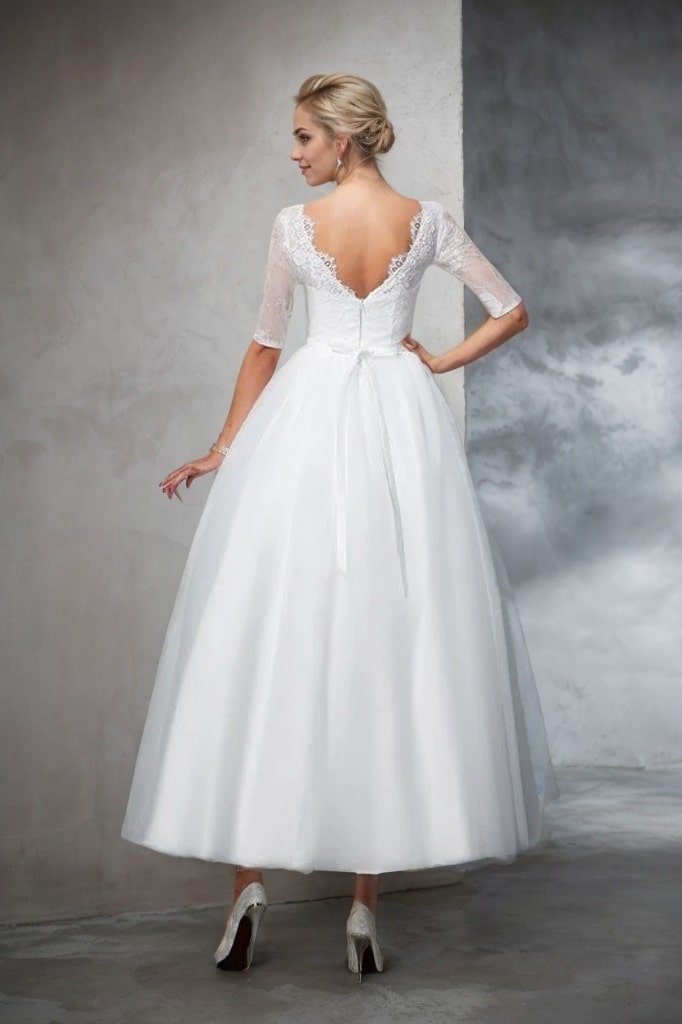 Ball Gown Bateau Lace 1/2 Sleeves Long Net Wedding Dresses-678