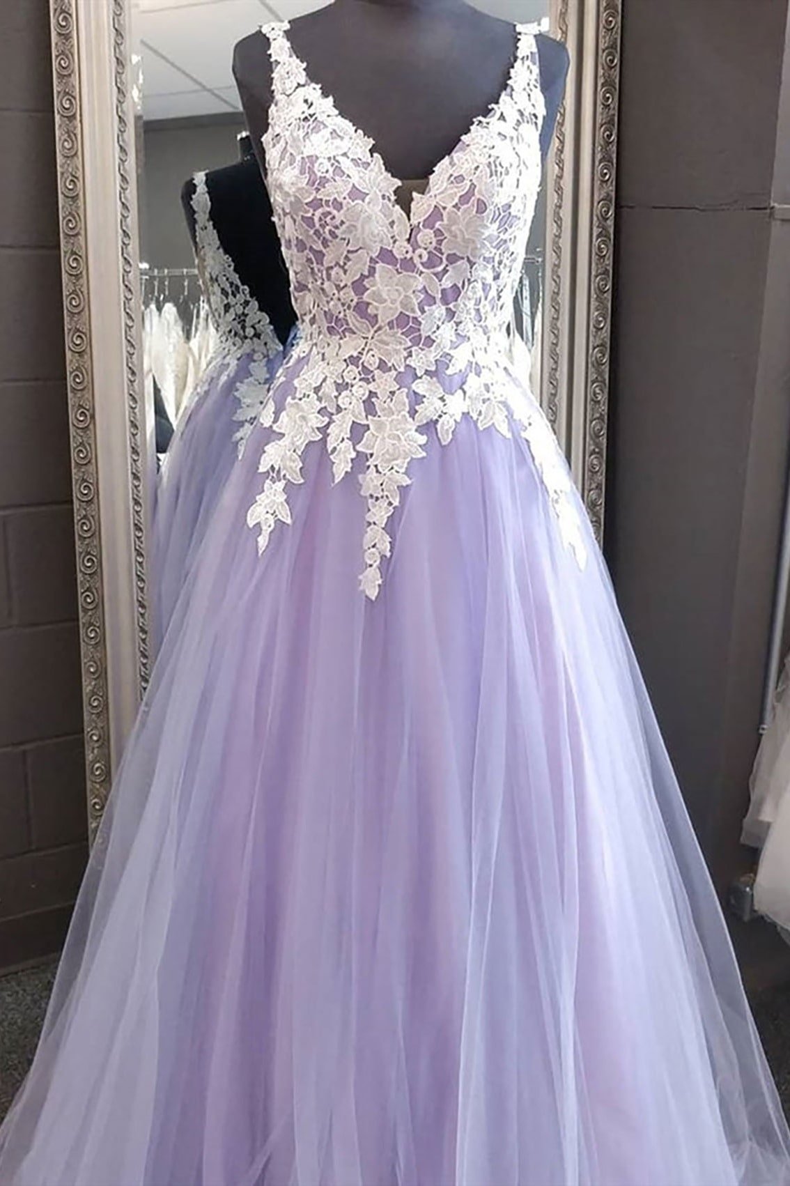 A-line V Neck Long/Floor-Length Tulle Prom Dresses With Appliqued Lace-0