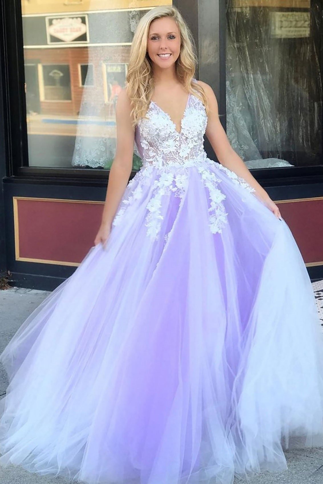A-line Princess V Neck Sweep Train Tulle Prom Dresses With Appliqued-0