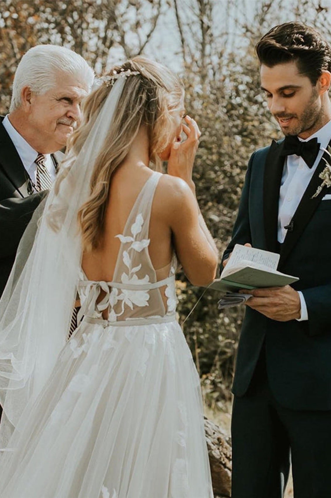 A-Line/Princess Tulle Lace V-neck Sleeveless Sweep/Brush Train Wedding Dresses-670