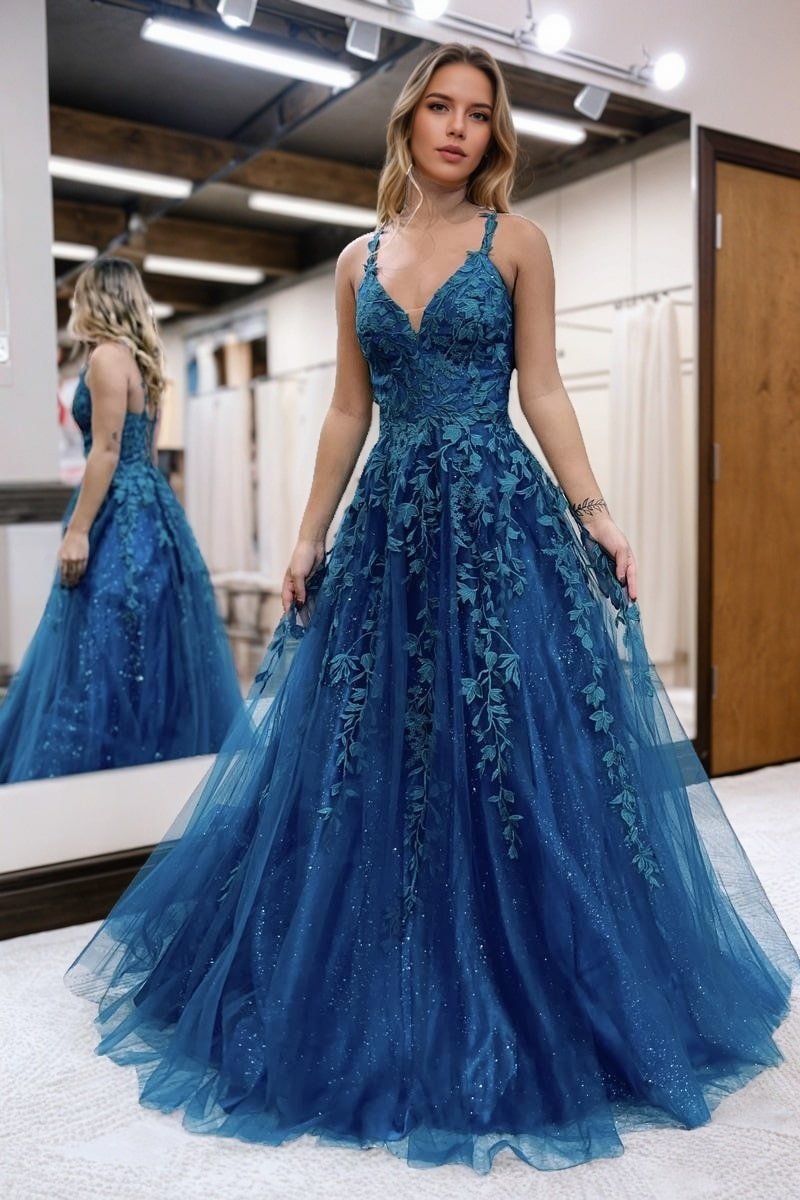 A-Line/Princess Sleeveless V-neck Long Applique Tulle Prom Dresses