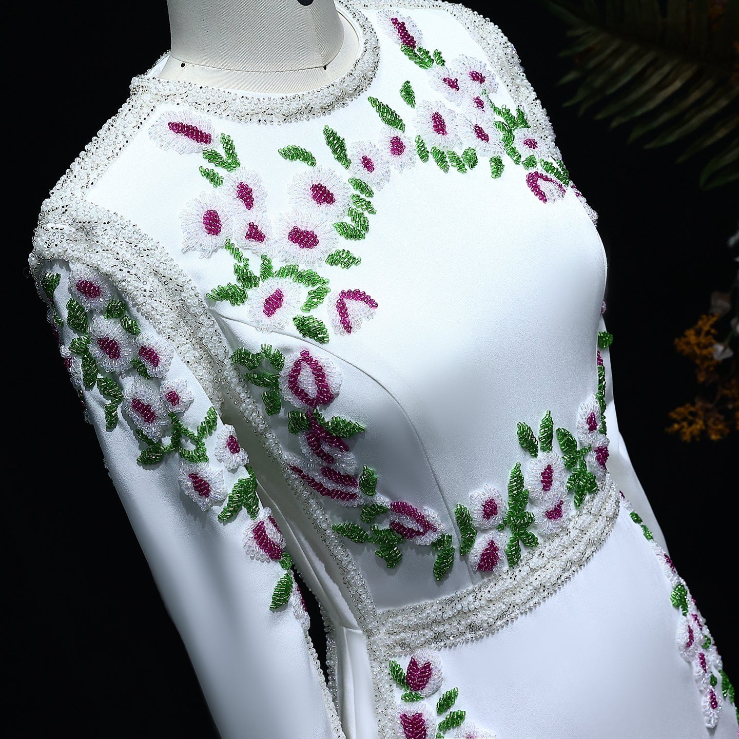 Elegant White Long Sleeves Embroidery Flora Evening Dress SS541