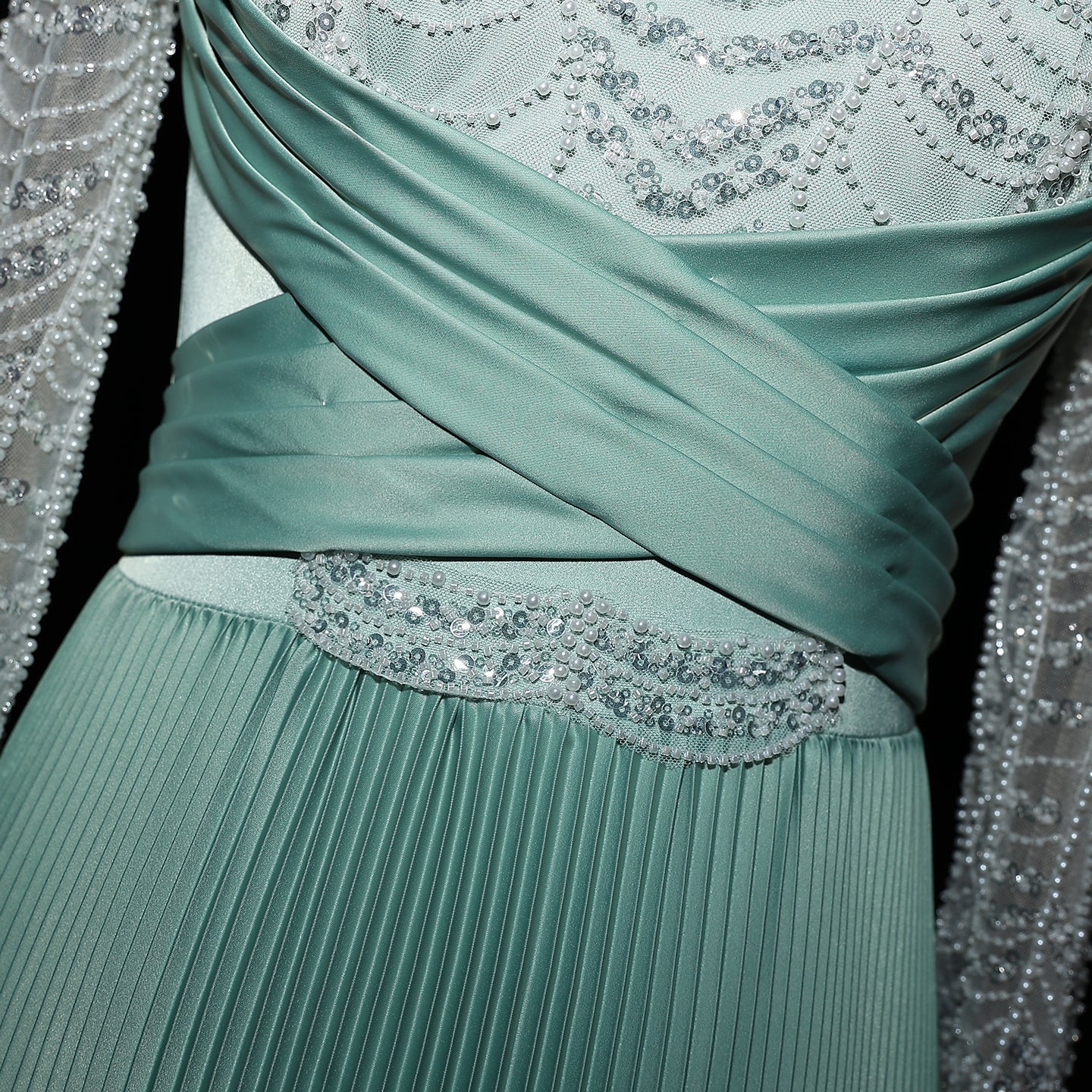 Chic Green Pleated Evening Dress with Beaded Long Sleeves SS674