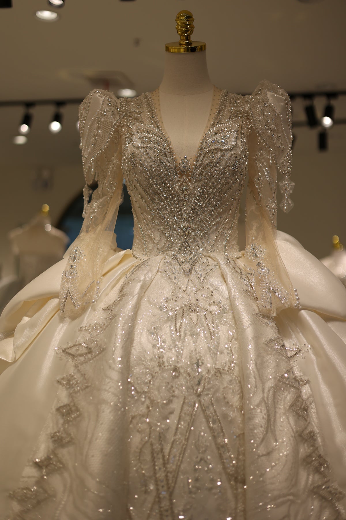 Vintage Satin Ball Gown V-Neck Long Sleeves Wedding Dress RS004