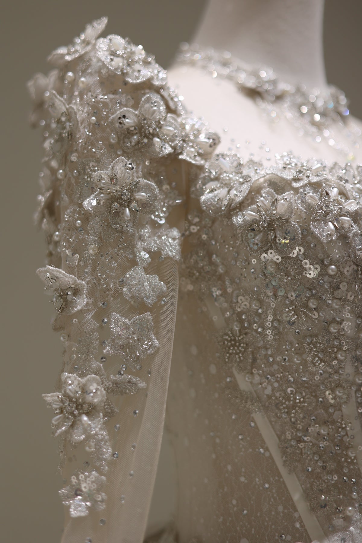 Luxury Pearl 3D Floral Long Sleeves Ball Gown Wedding Dress RS005