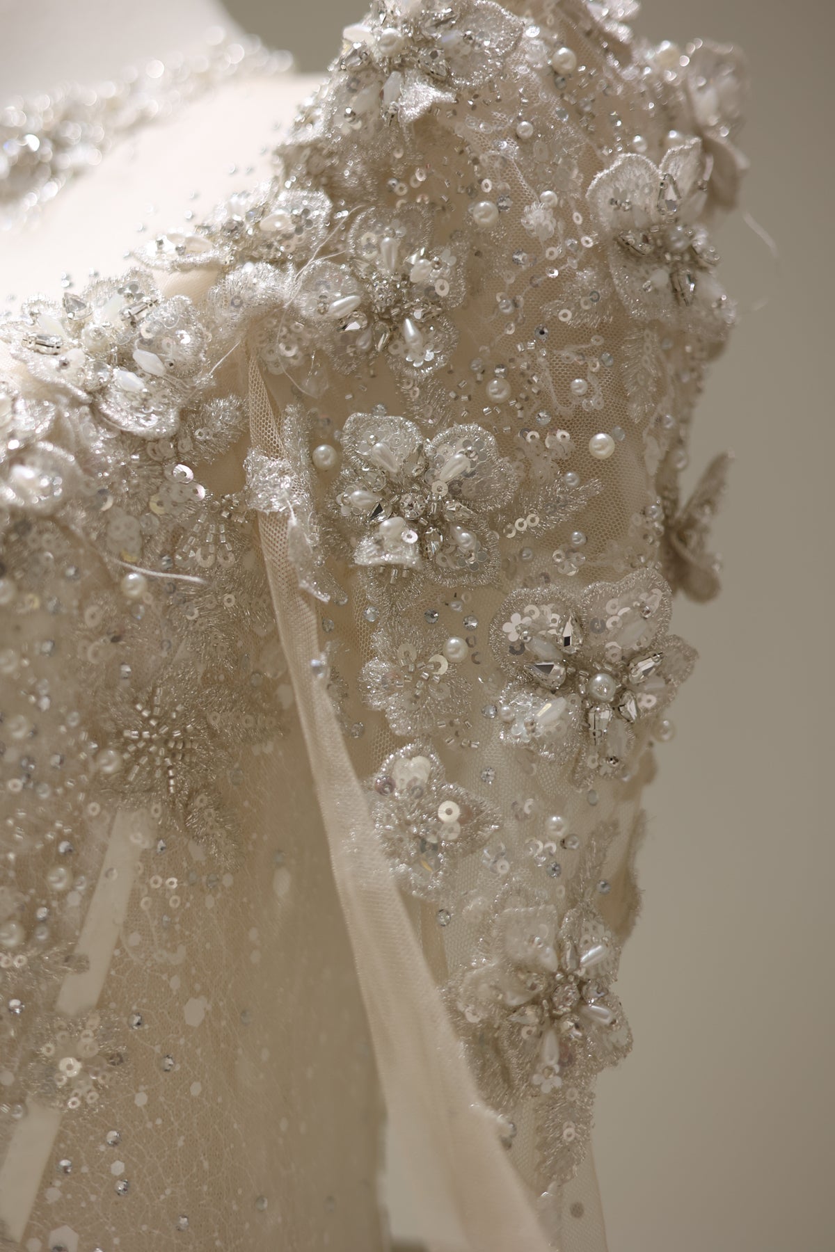 Luxury Pearl 3D Floral Long Sleeves Ball Gown Wedding Dress RS005