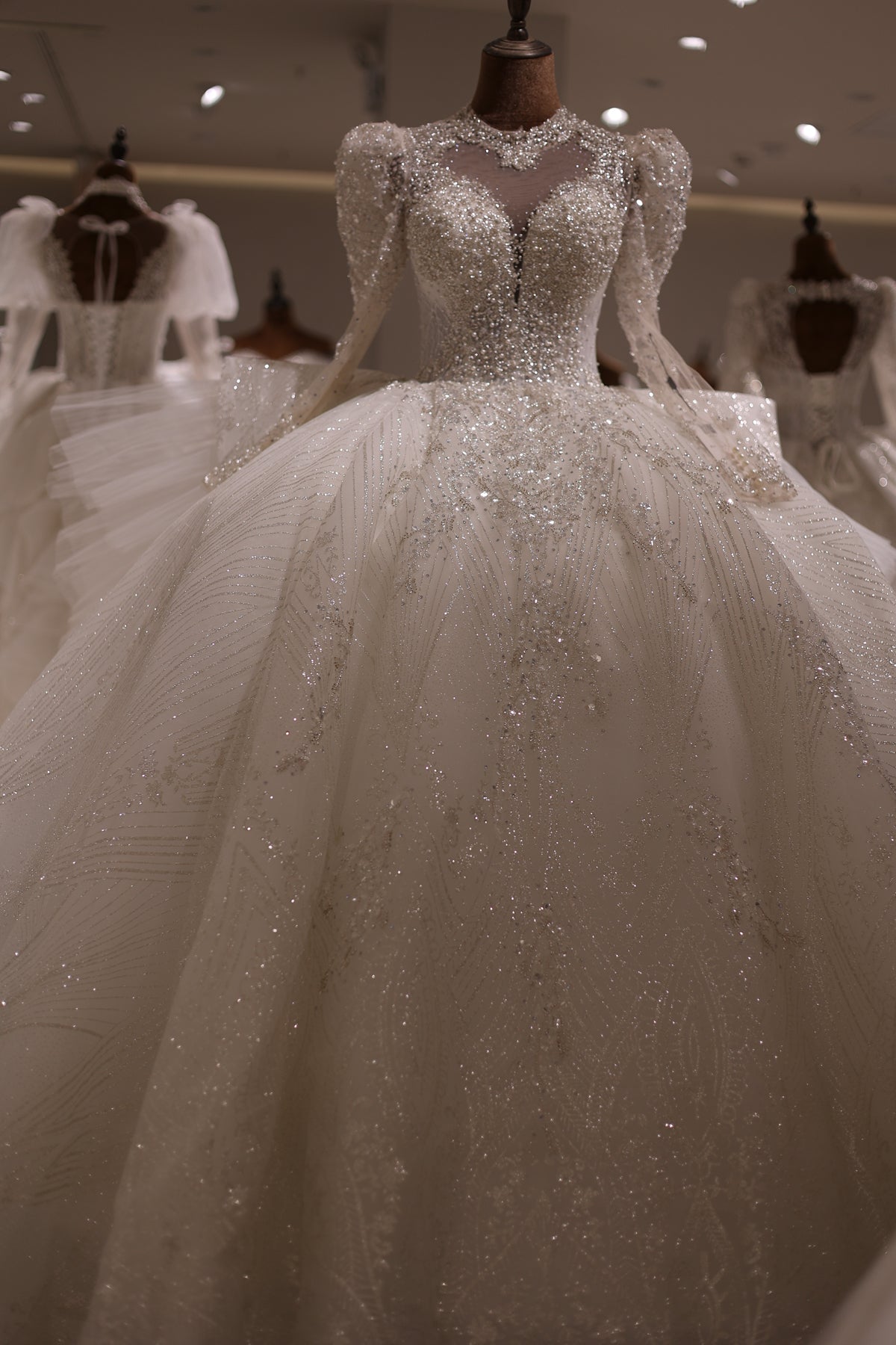 Luxury Pearls Long Sleeves Wedding Dress Ball Gown RS011