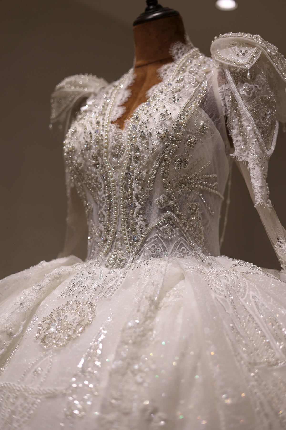 Luxury V-Neck Long Sleeves Wedding Dress RS014