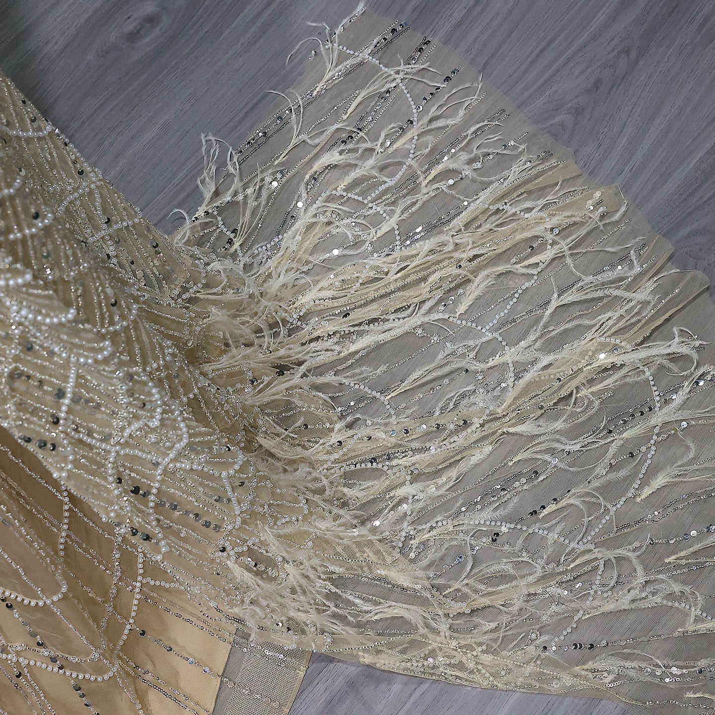 Luxury White Feather Evening Dress with Cape Sleeves SS683