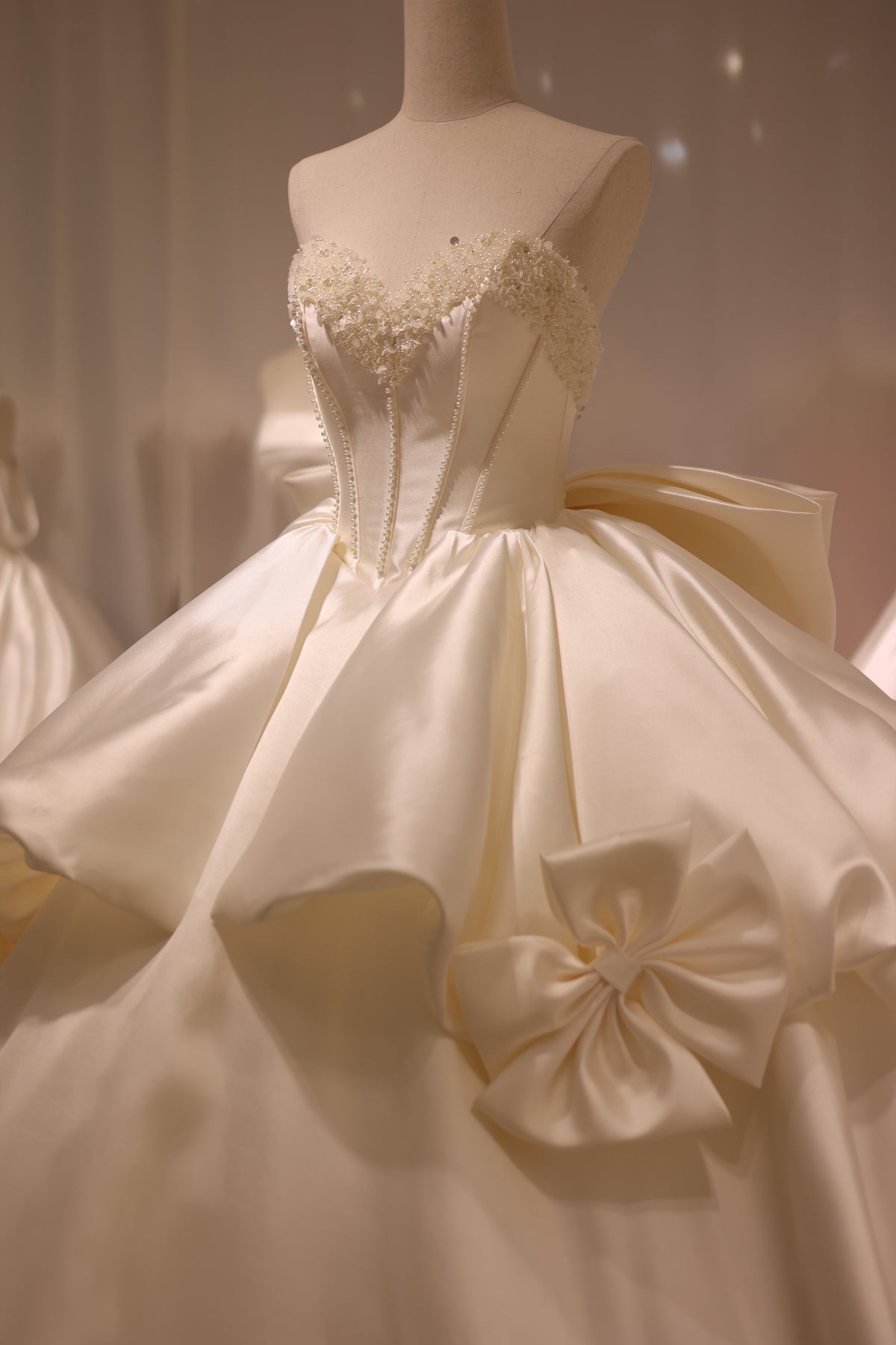 Luxury Off White Satin Pearls Ball Gown Wedding Dress RS016