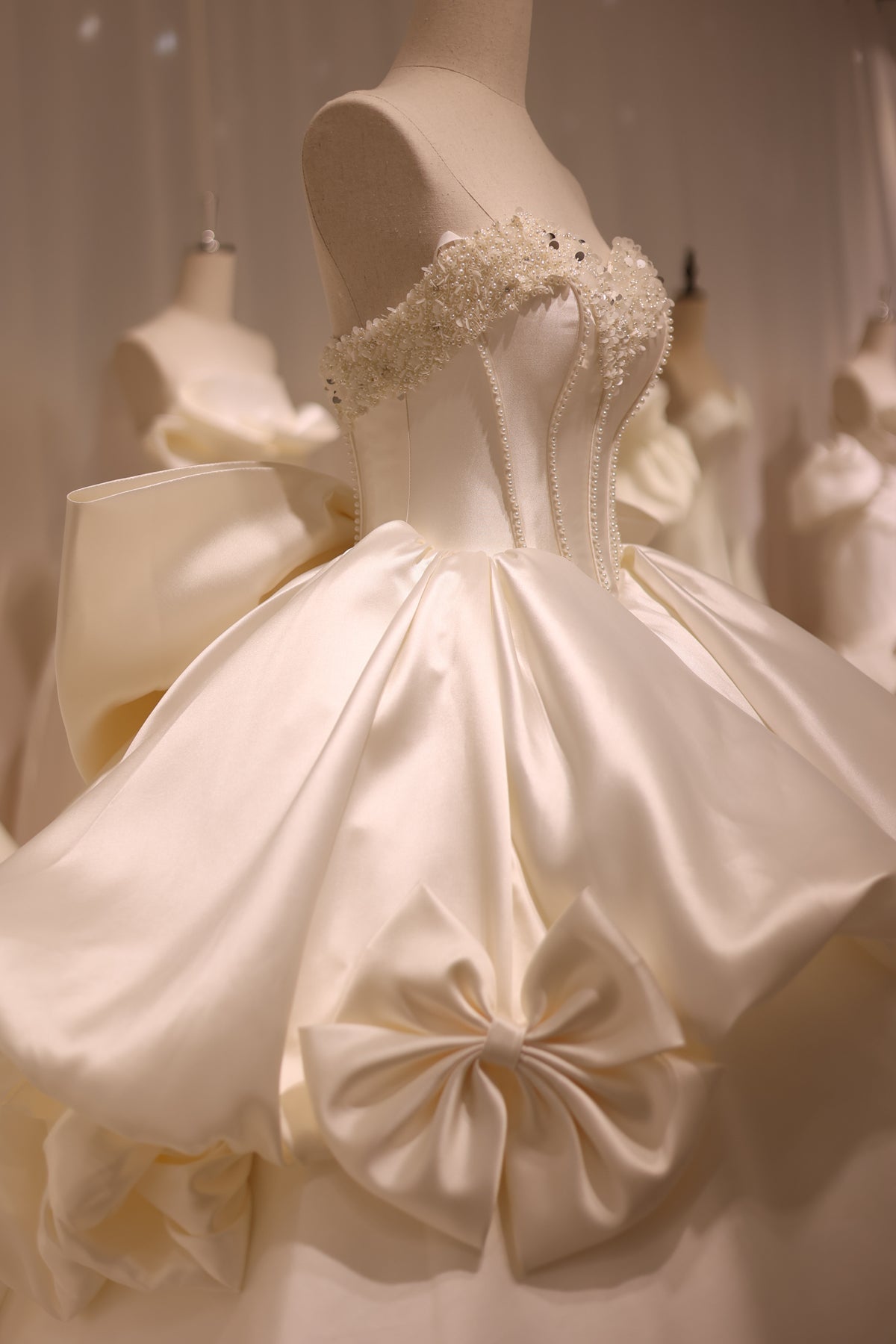 Luxury Off White Satin Pearls Ball Gown Wedding Dress RS016