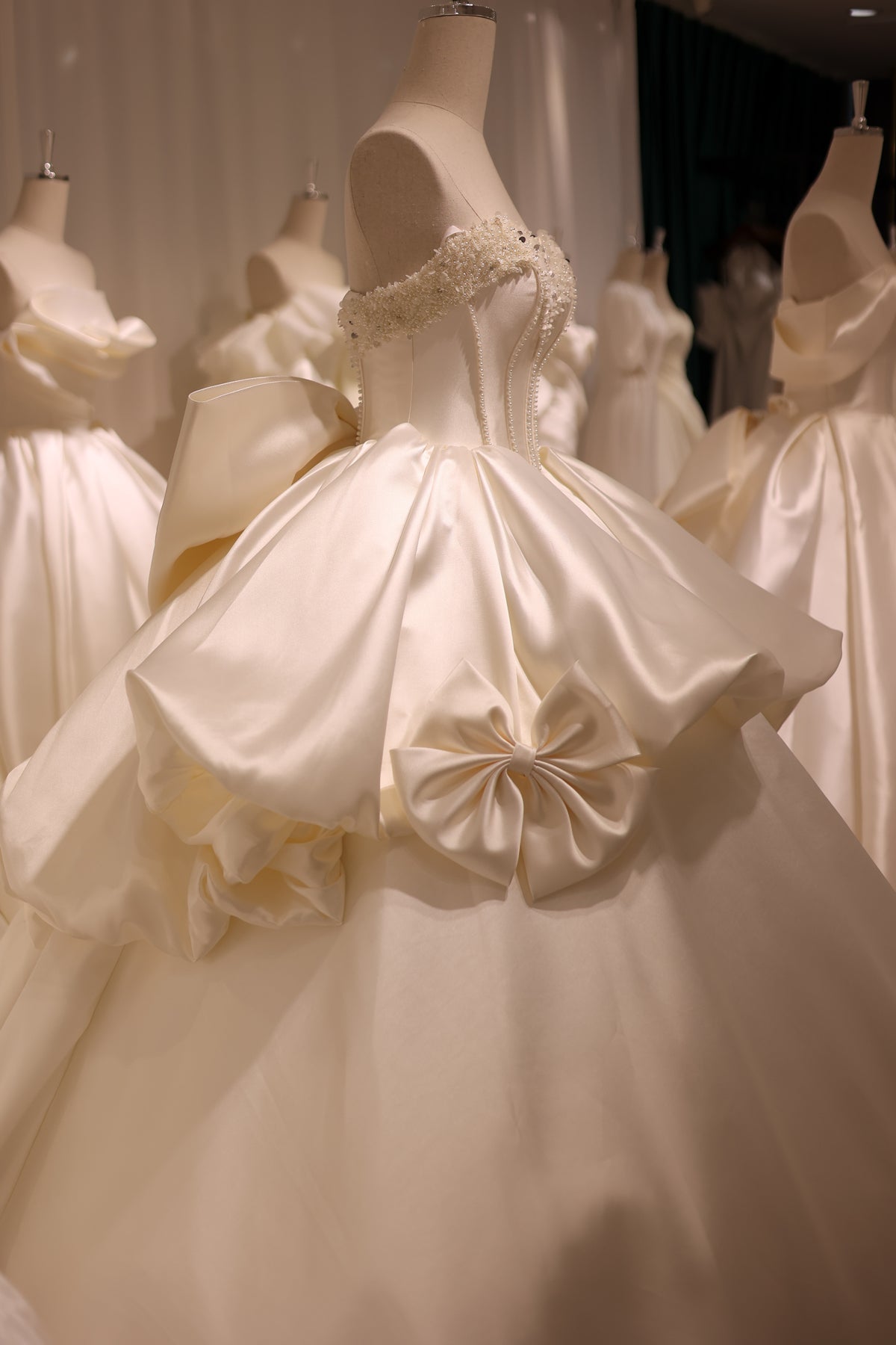 Luxury Off White Satin Pearls Ball Gown Wedding Dress RS016