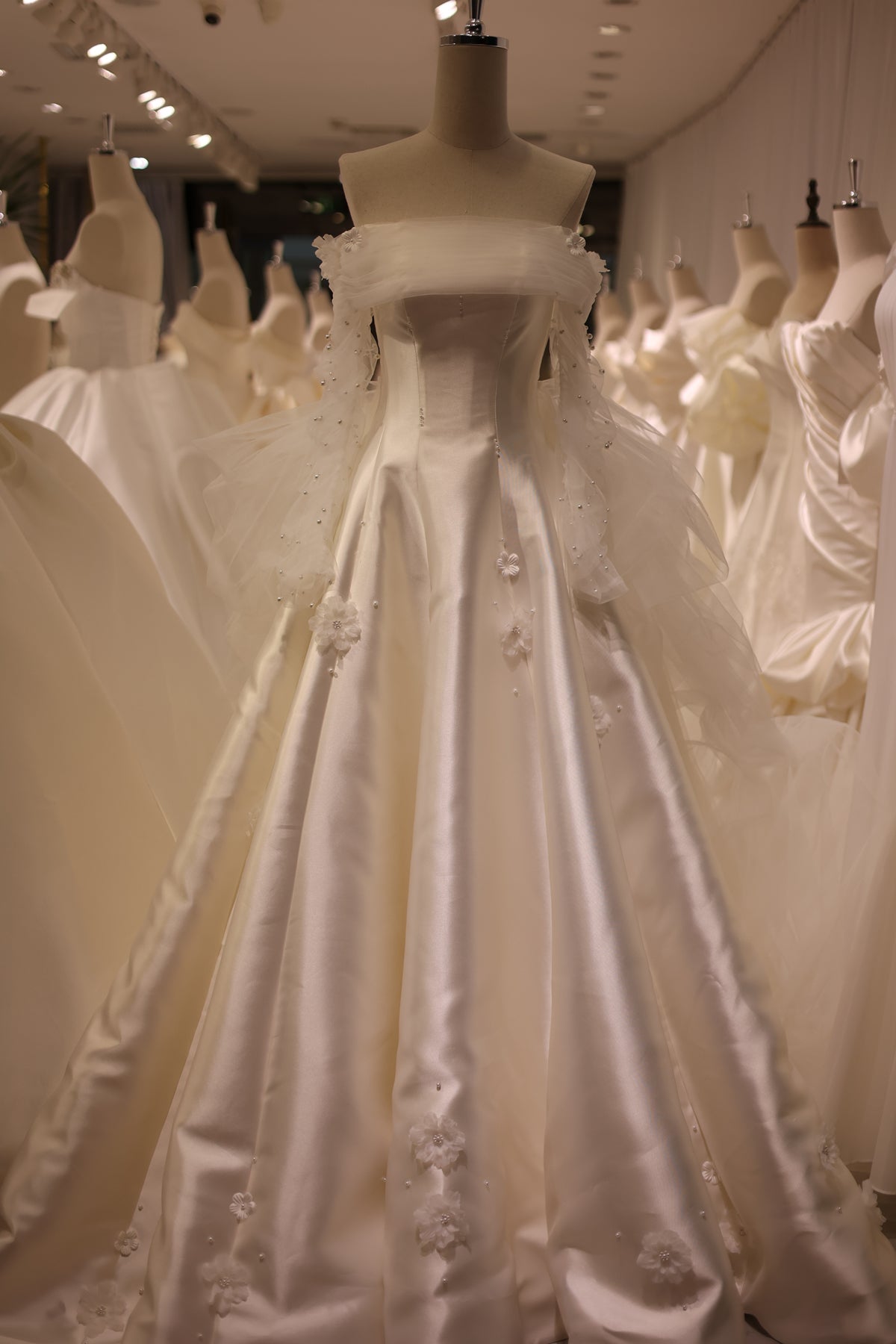 Exquisite 3D Floral Satin Wedding Dress Long Sleeve RS018