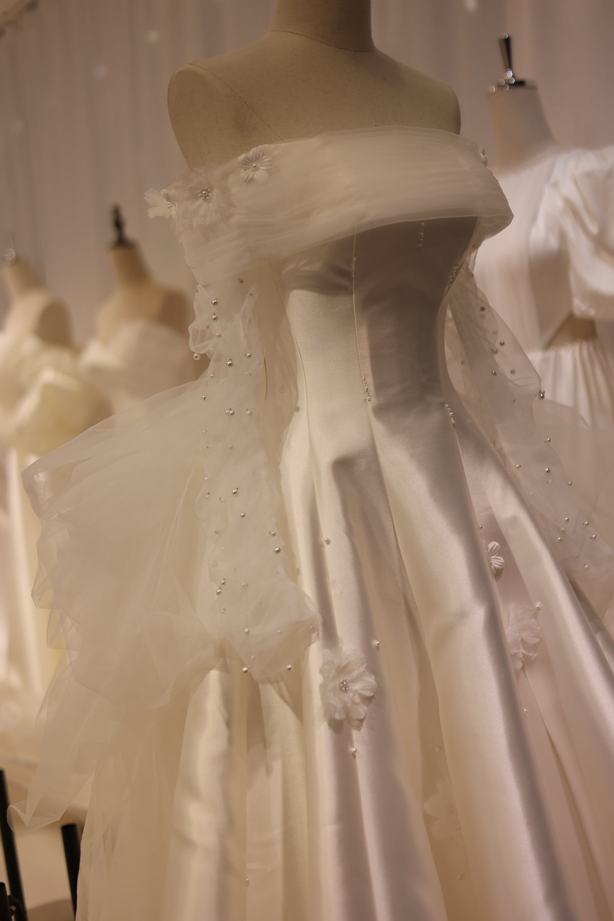 Exquisite 3D Floral Satin Wedding Dress Long Sleeve RS018