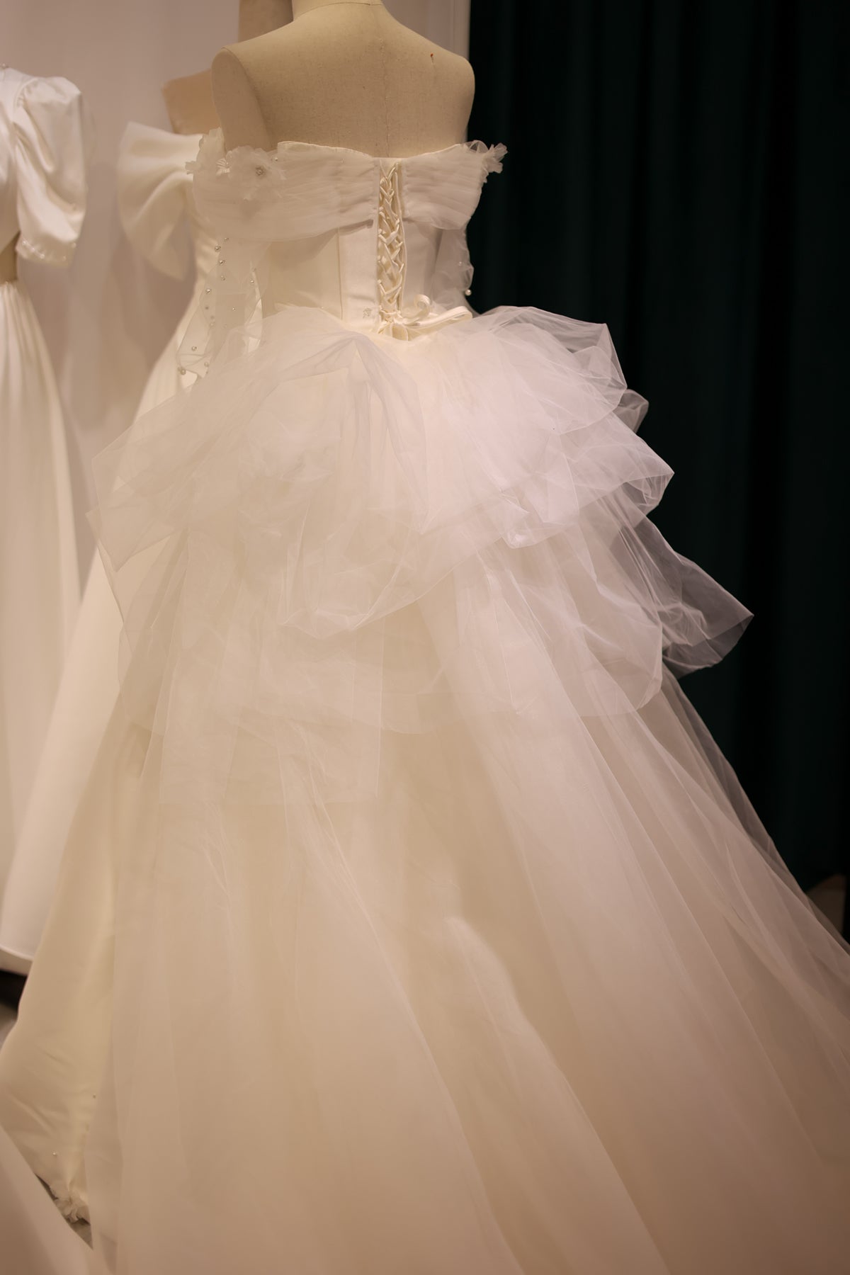 Exquisite 3D Floral Satin Wedding Dress Long Sleeve RS018