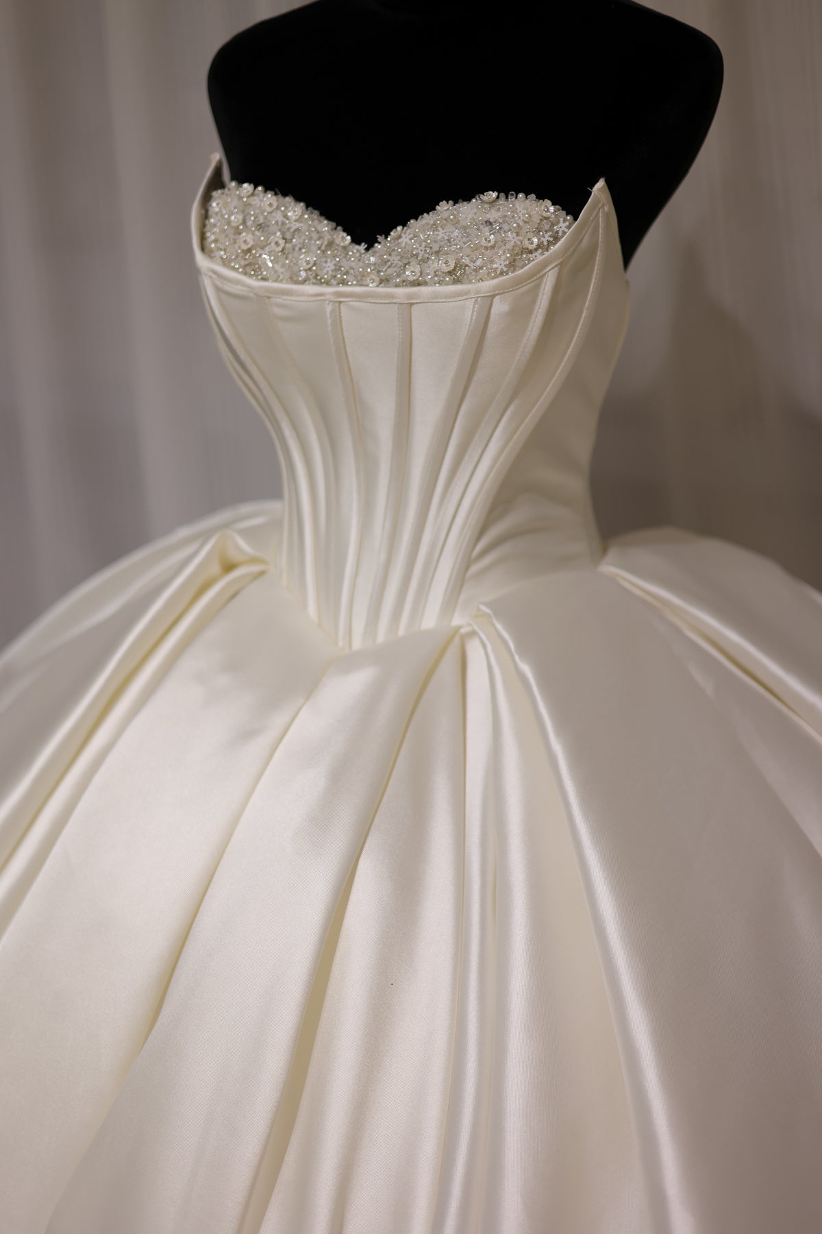 Luxury Pearl Strapless Ball Gown White Wedding Dress RS025