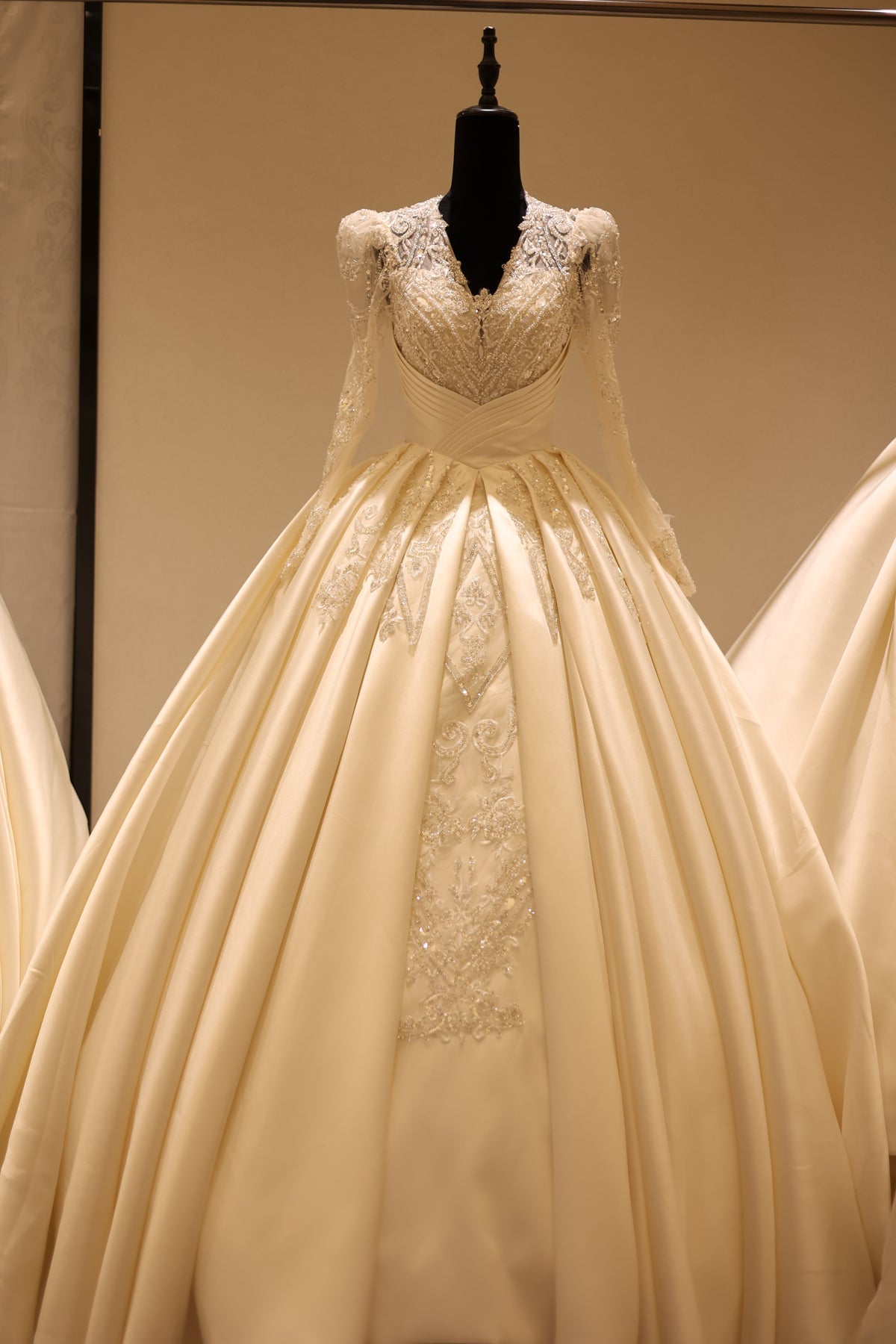 Vintage V-Neck Long Sleeve Satin Wedding Dress RS026