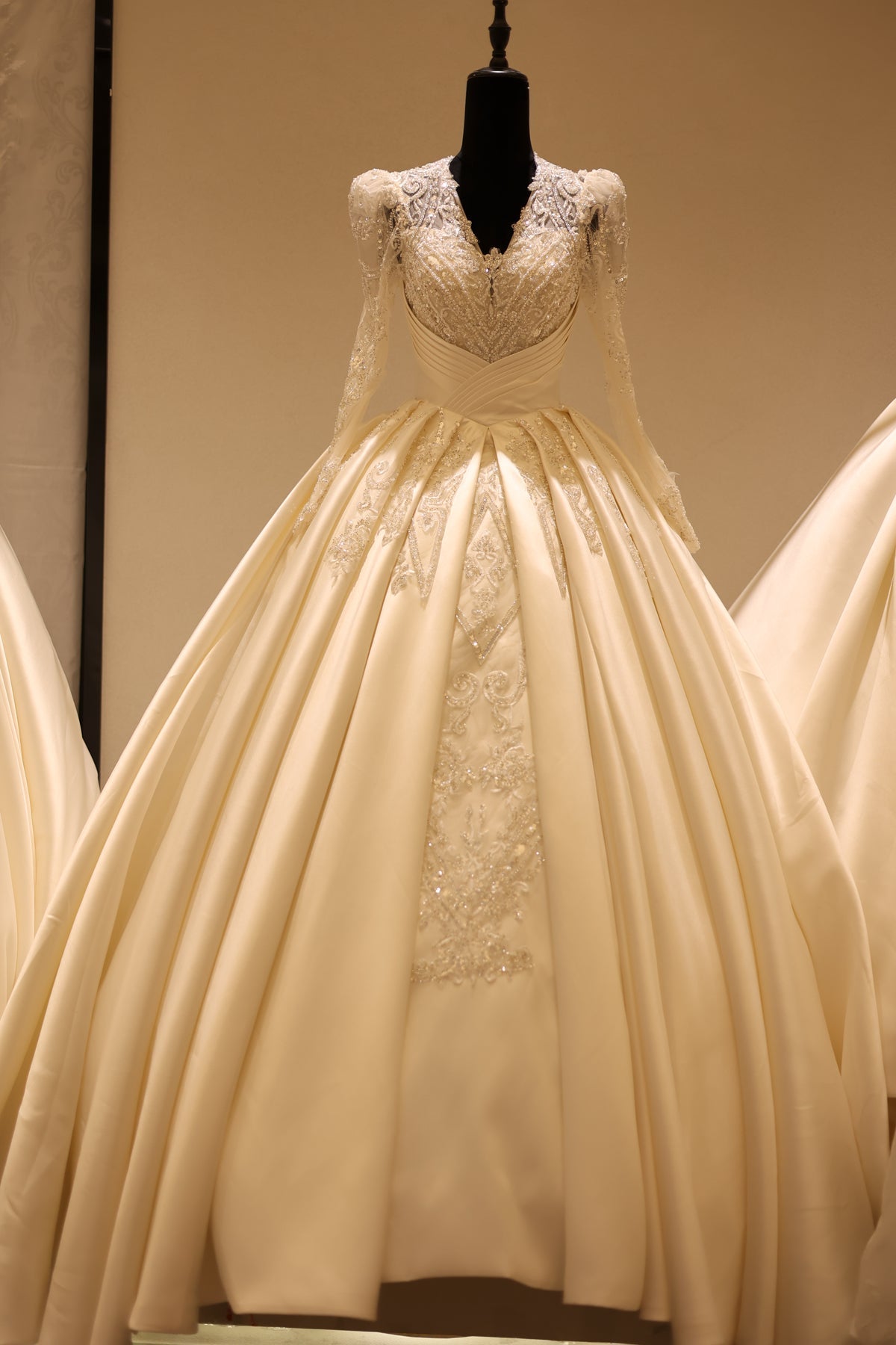 Vintage V-Neck Long Sleeve Satin Wedding Dress RS026