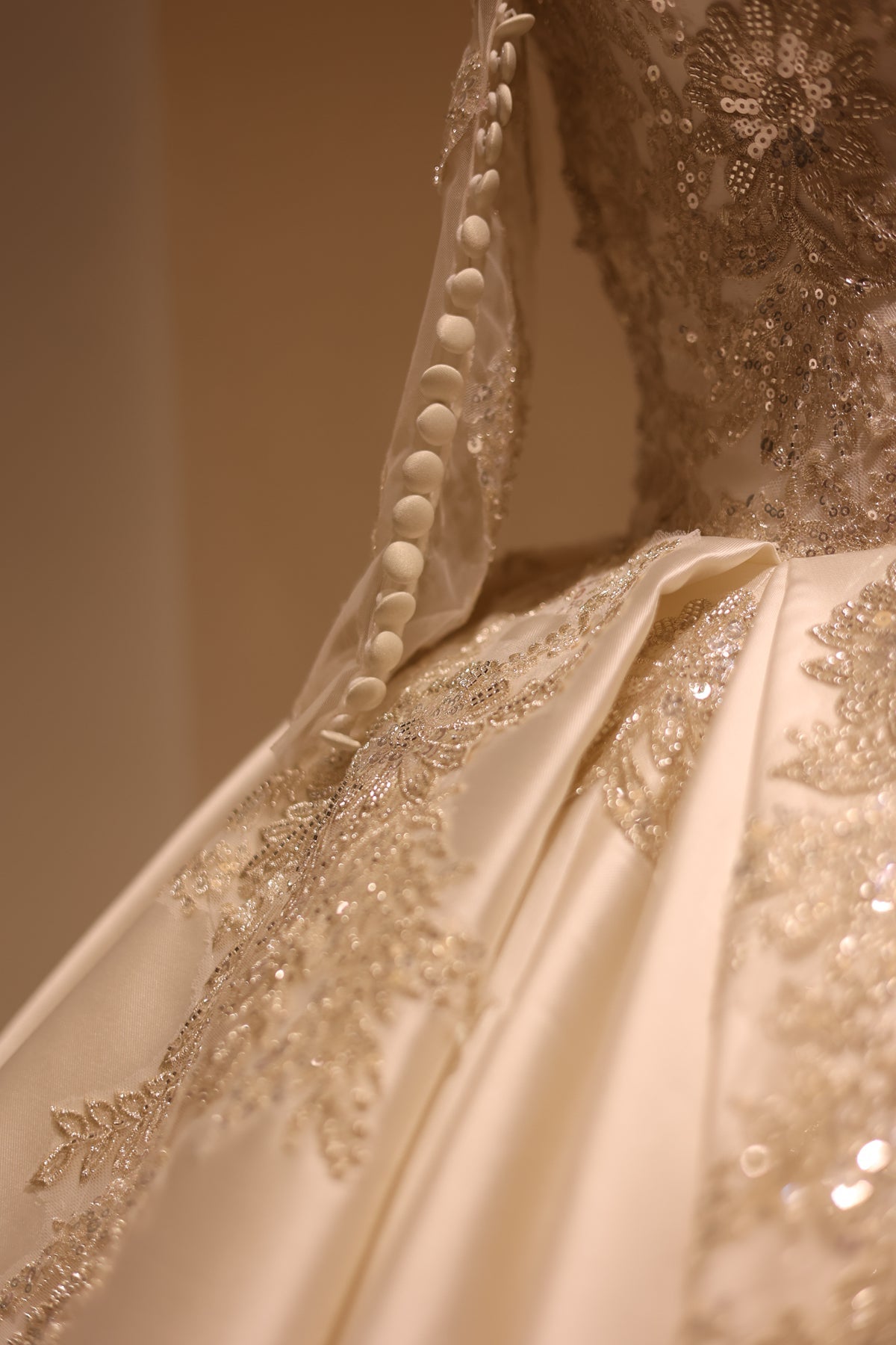 Luxury Sweetheart Satin Ball Gown Wedding Dress RS027