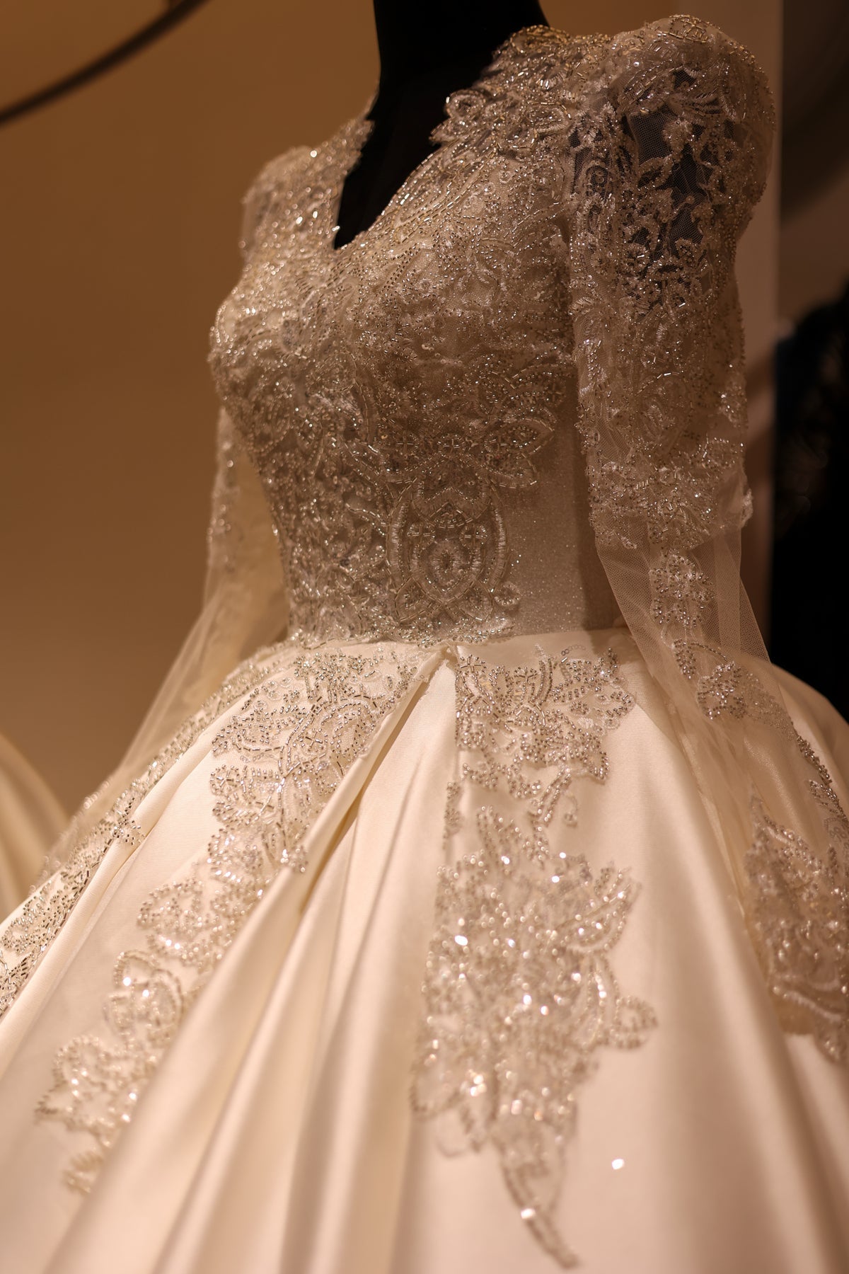 Luxury Crystal Satin Long Sleeve Ball Gown Wedding Dress RS028