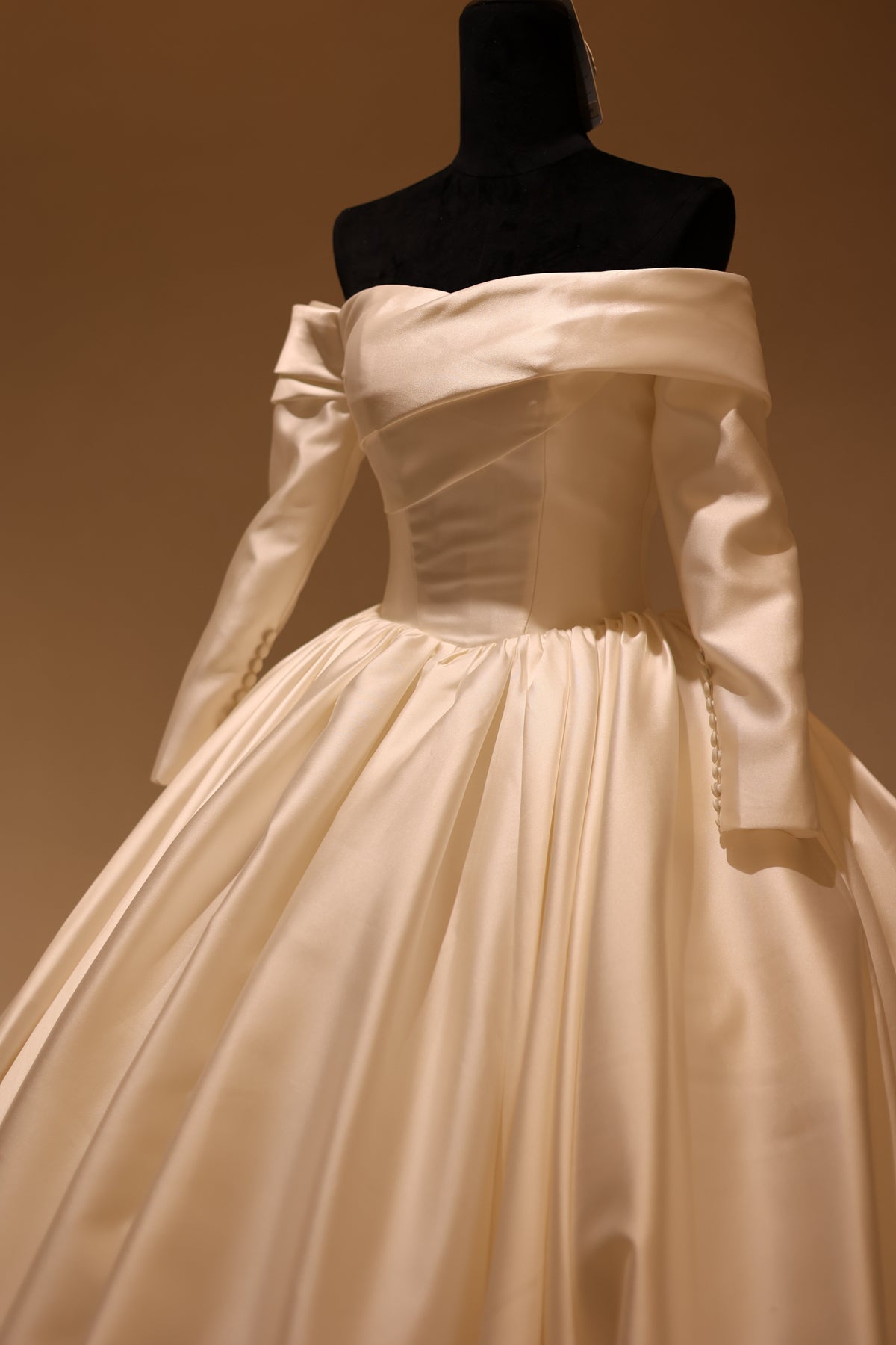 Luxury  Off-Shoulder Long Sleeve Ball Gown Wedding Dress RS031