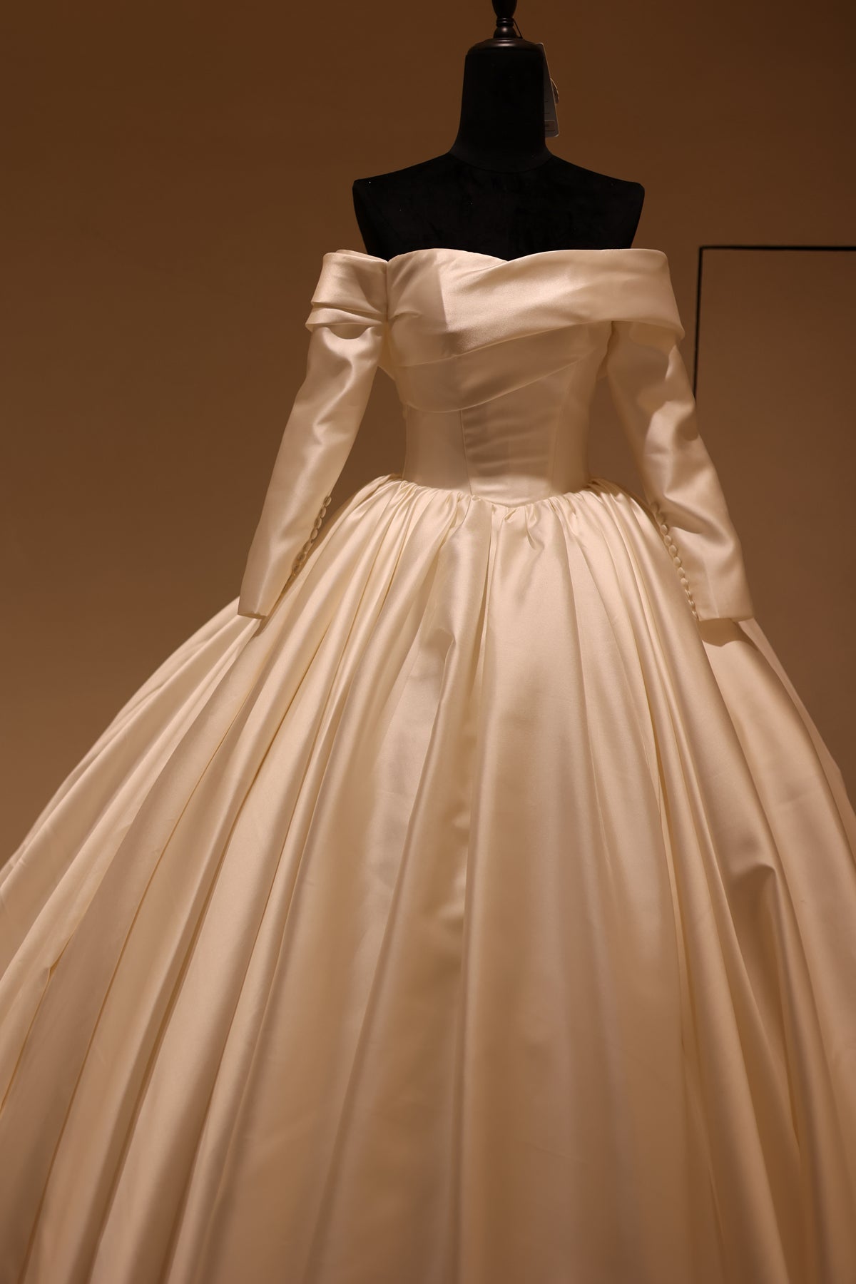 Luxury  Off-Shoulder Long Sleeve Ball Gown Wedding Dress RS031