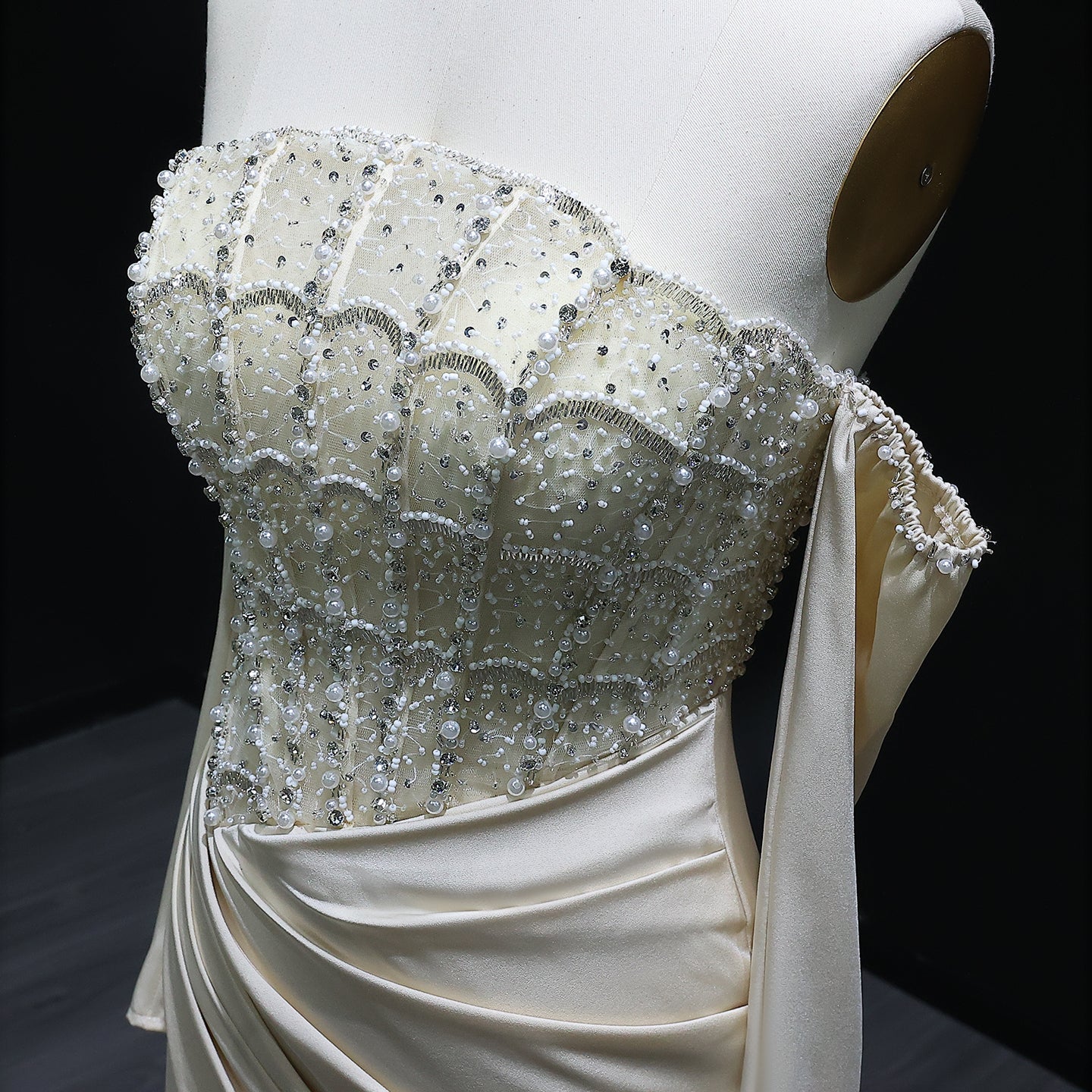 Luxury White Scalloped Evening Dress with High Slit SS416