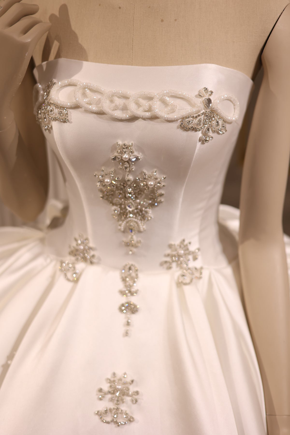 Simple Strapless Off-White Ball Gown Wedding Dress RS038