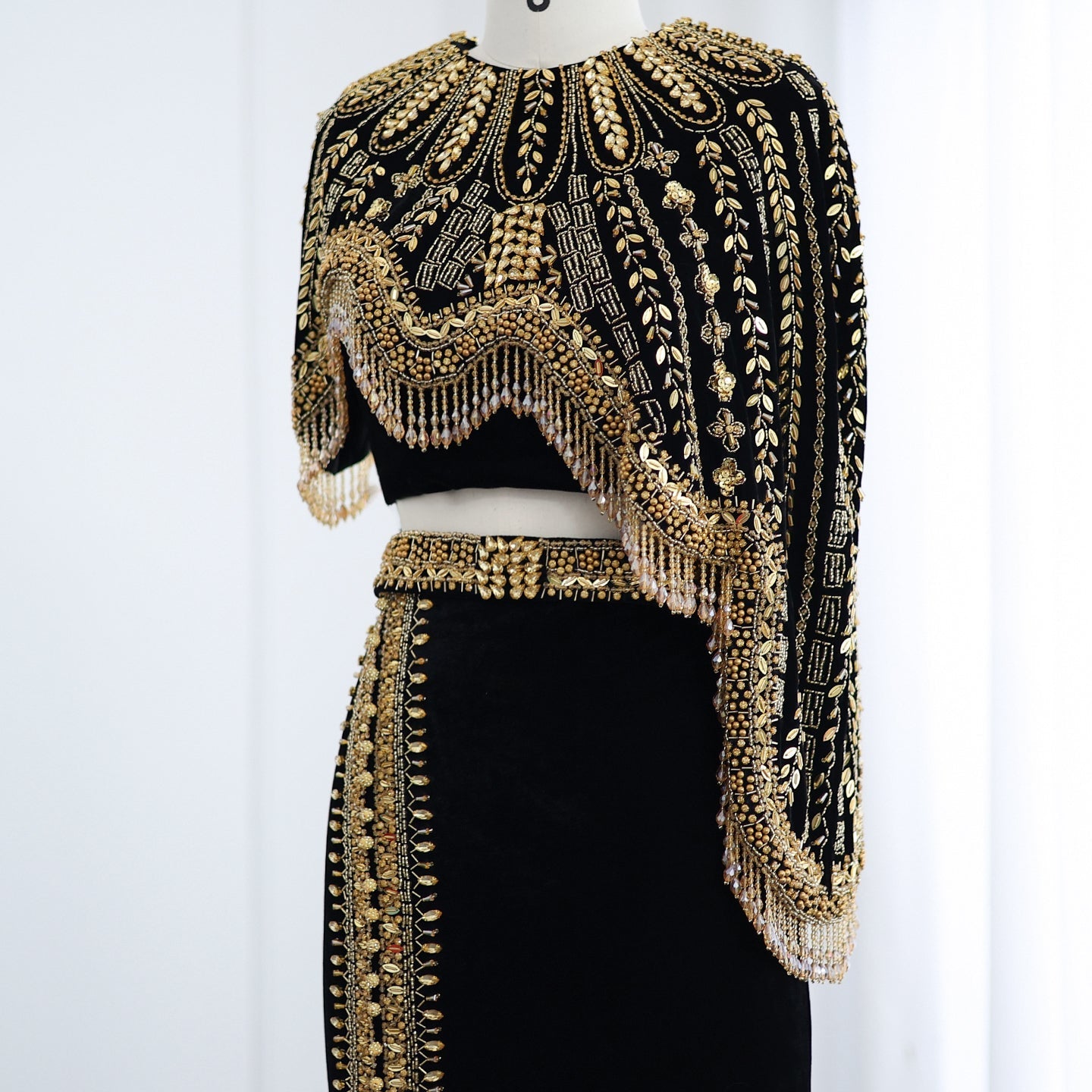 Luxury Black Two Pieces Evening Dress with Gold Beaded SS367