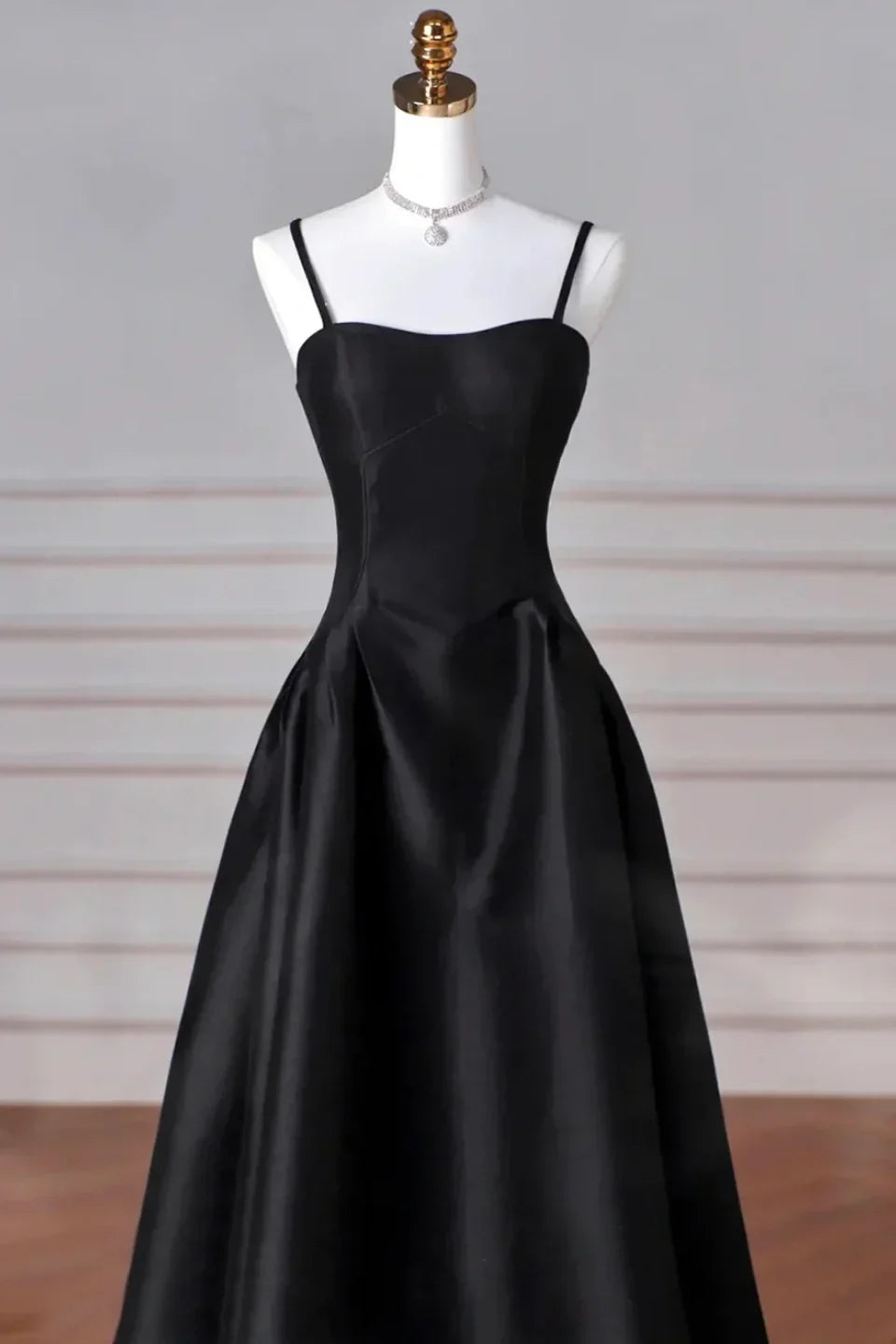 A-Line/Princess Halter Satin Sleeveless Long Prom Dress Black Prom Gown-913