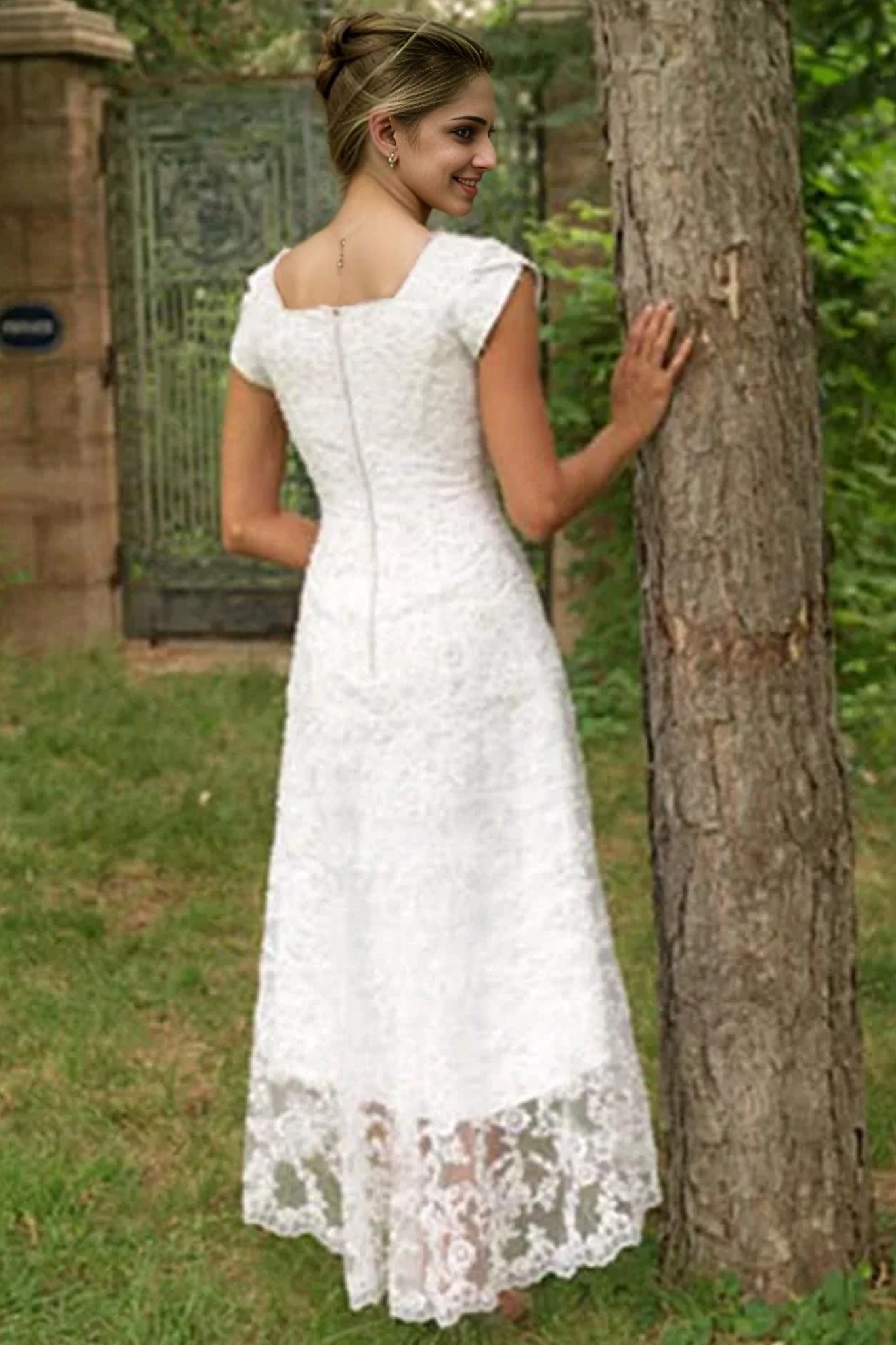A-Line/Princess Lace Scoop Short Sleeves Asymmetrical Wedding Dresses