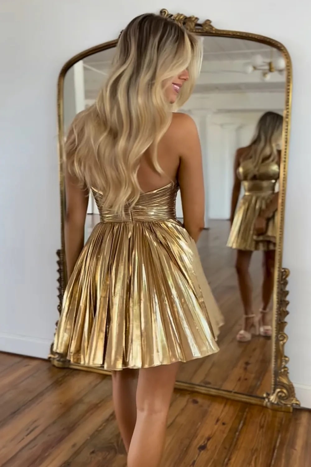 A-Line Metallic Golden Halter Neck Pleated Short Homecoming Dress