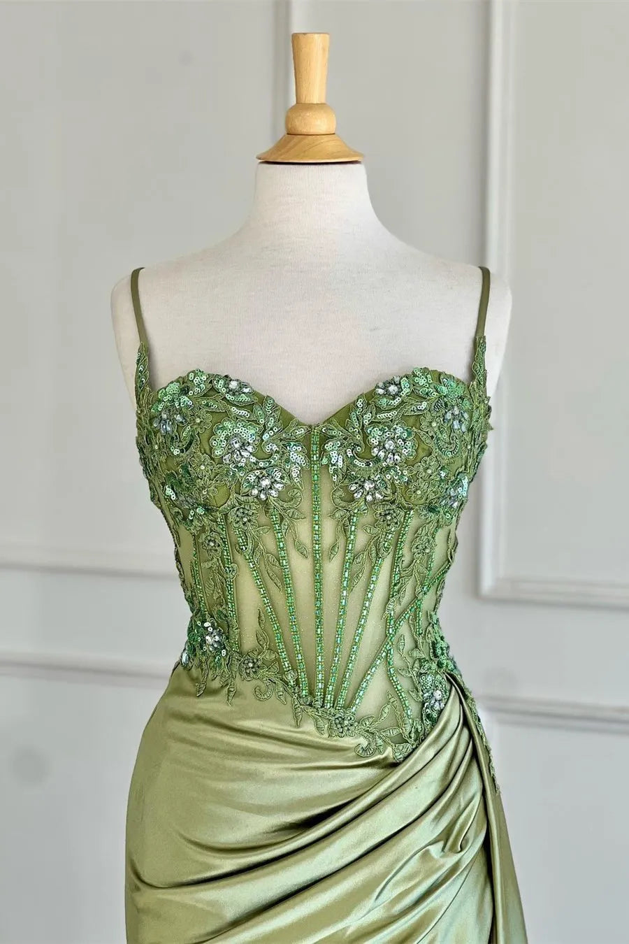 Sheath/Column Silk Spaghetti Straps Green Appliqued Sleeveless Prom Dresses With Split