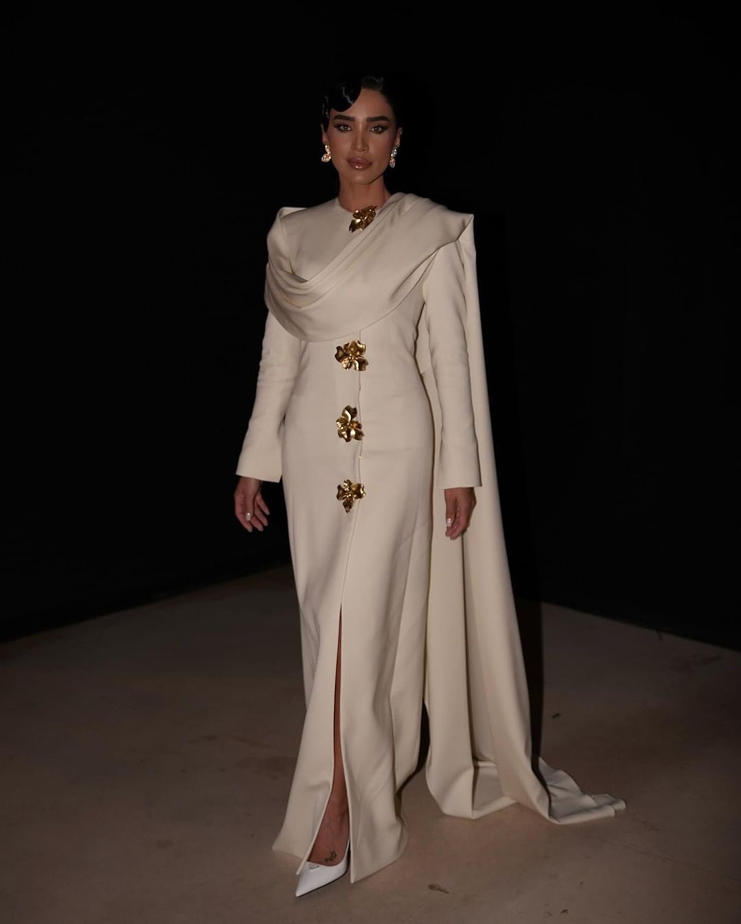 Elegant Off White Satin Arabic Evening Dress with Cape SF536