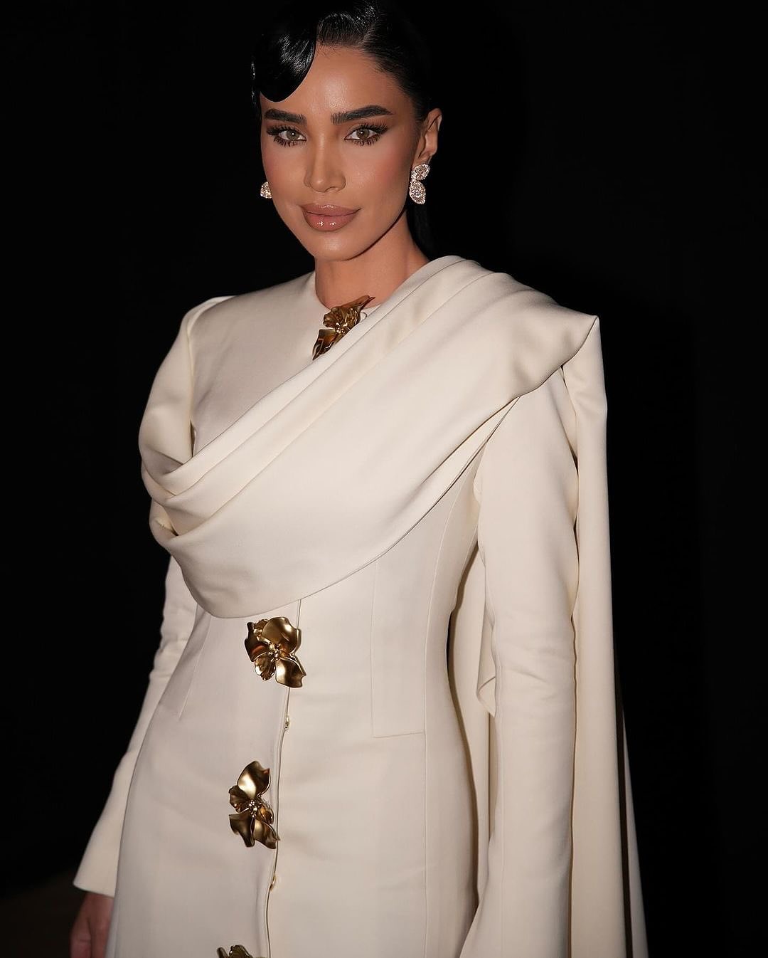 Elegant Off White Satin Arabic Evening Dress with Cape SF536