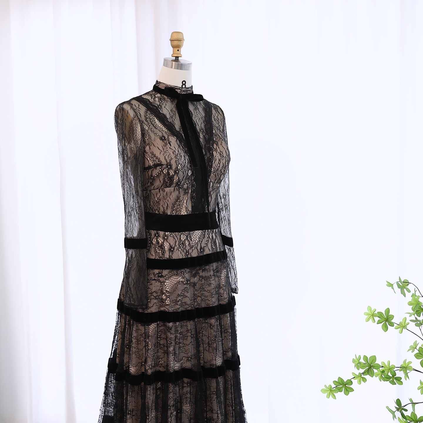 Elegant Black Lace Long Sleeves A-line Evening Dress SF023