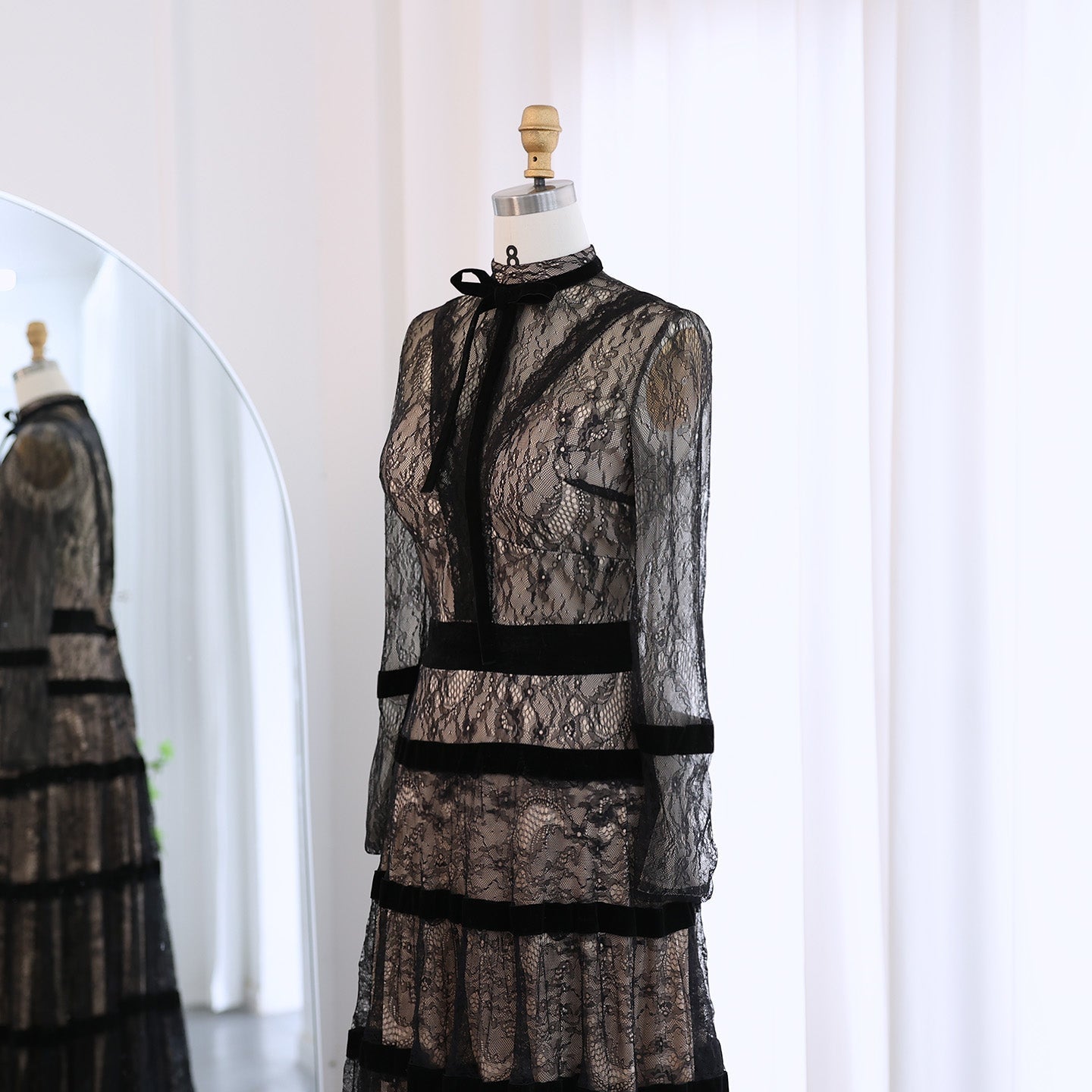 Elegant Black Lace Long Sleeves A-line Evening Dress SF023