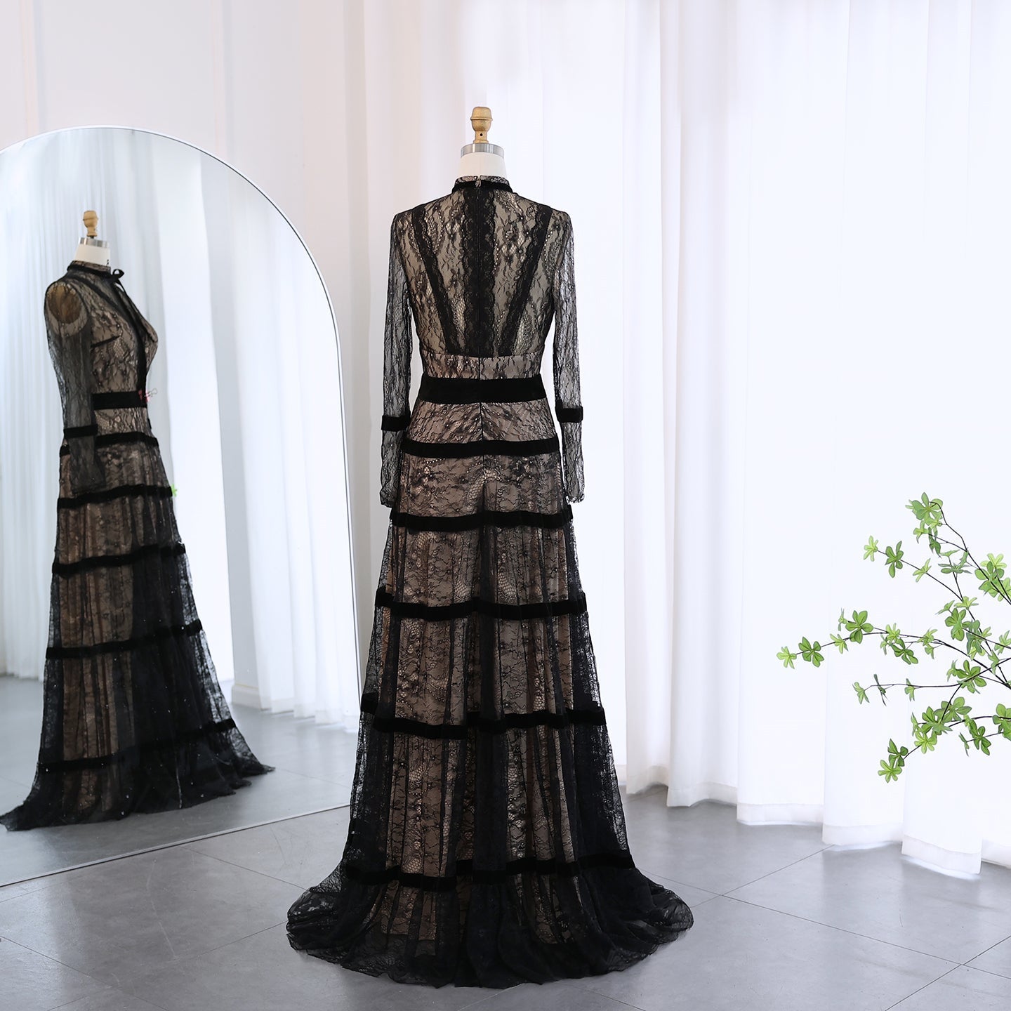 Elegant Black Lace Long Sleeves A-line Evening Dress SF023
