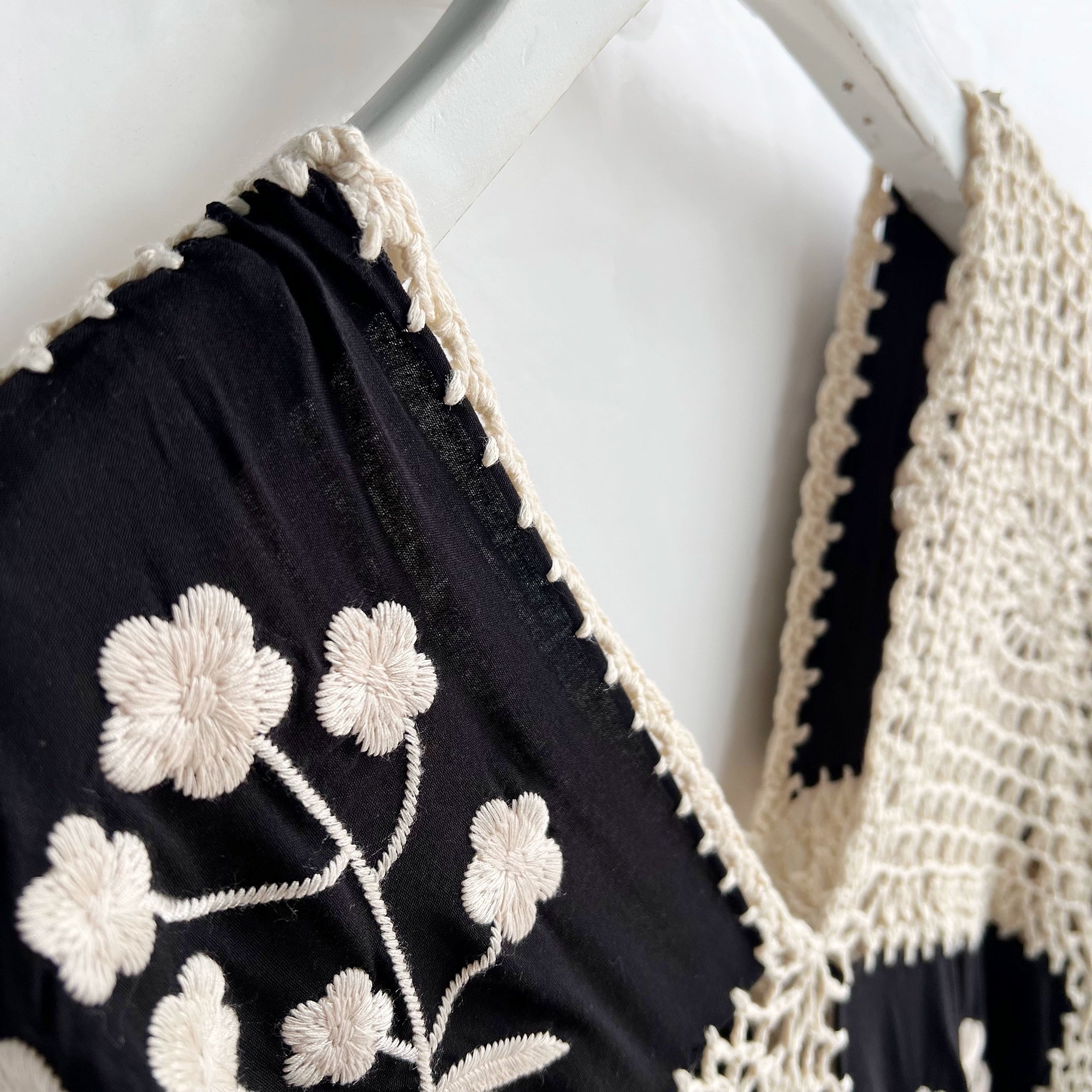 Retro Ethnic Hand-Crocheted Granny Square Hollow-Out Loose Color-Block Knit Top
