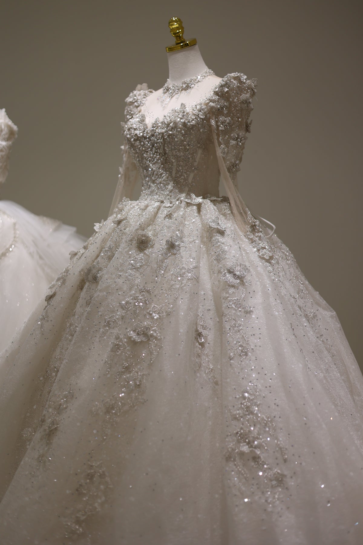 Luxury Pearl 3D Floral Long Sleeves Ball Gown Wedding Dress RS005