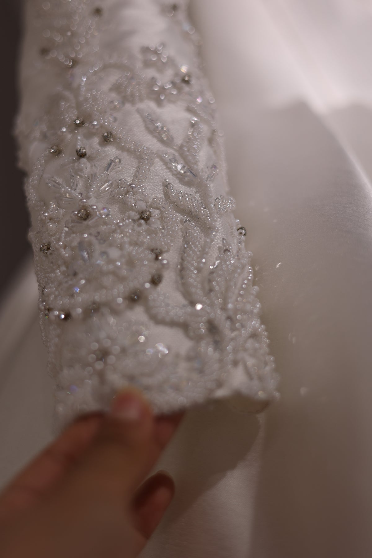 Luxury Off-White Long Sleeves  Ball Gown Wedding Dress RS009