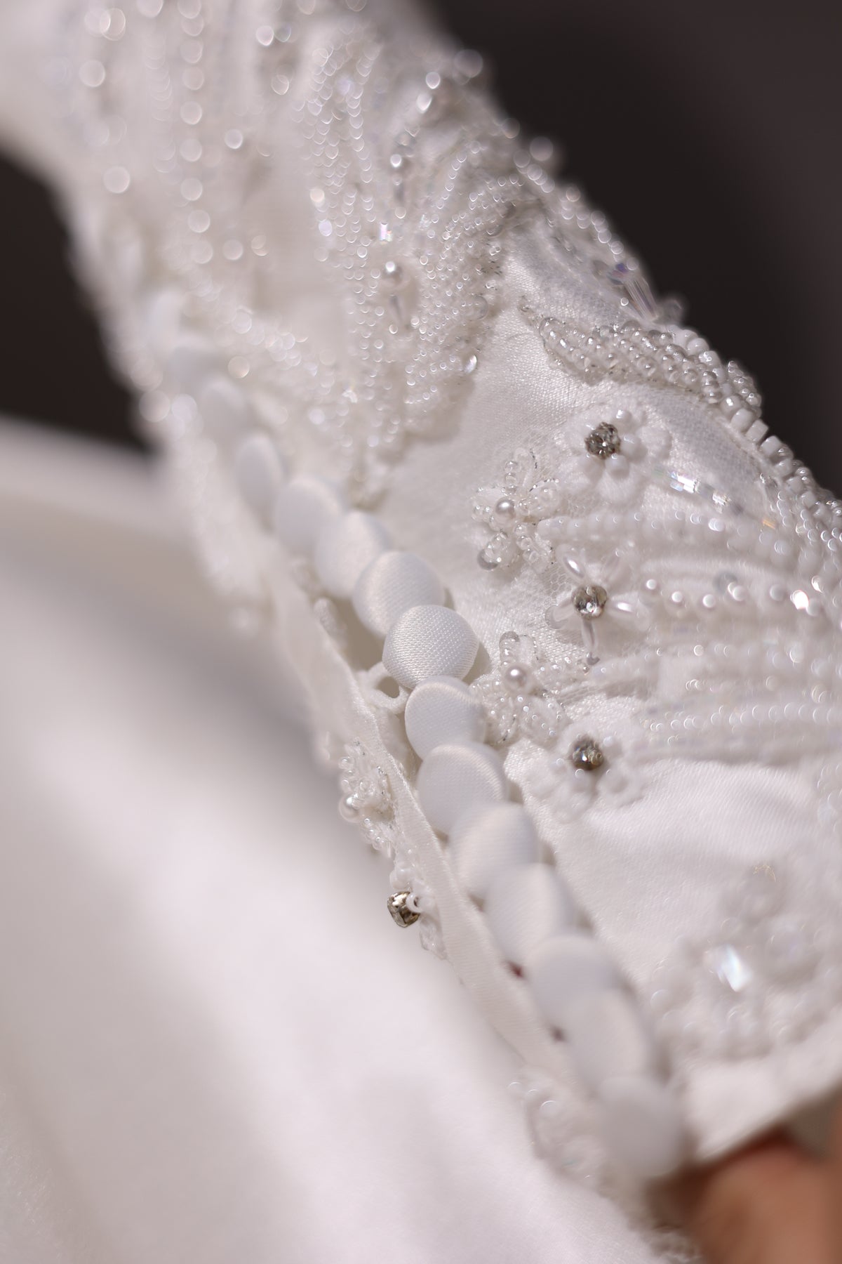 Luxury Off-White Long Sleeves  Ball Gown Wedding Dress RS009