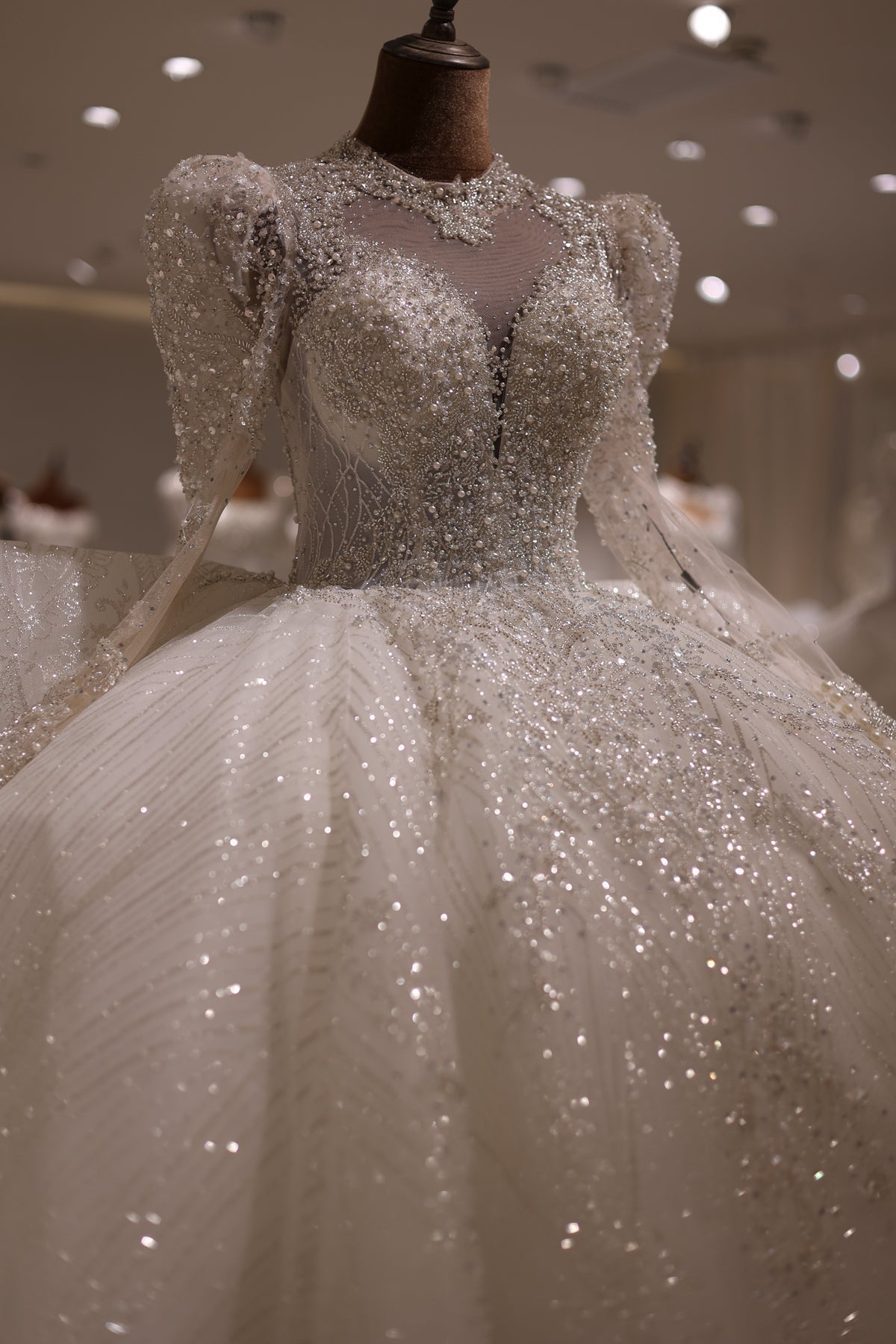 Luxury Pearls Long Sleeves Wedding Dress Ball Gown RS011