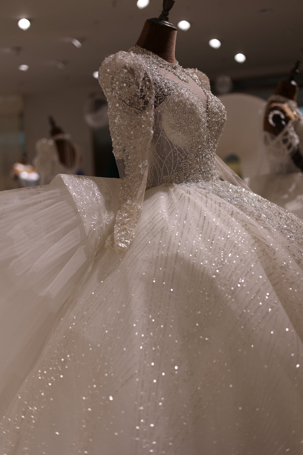 Luxury Pearls Long Sleeves Wedding Dress Ball Gown RS011