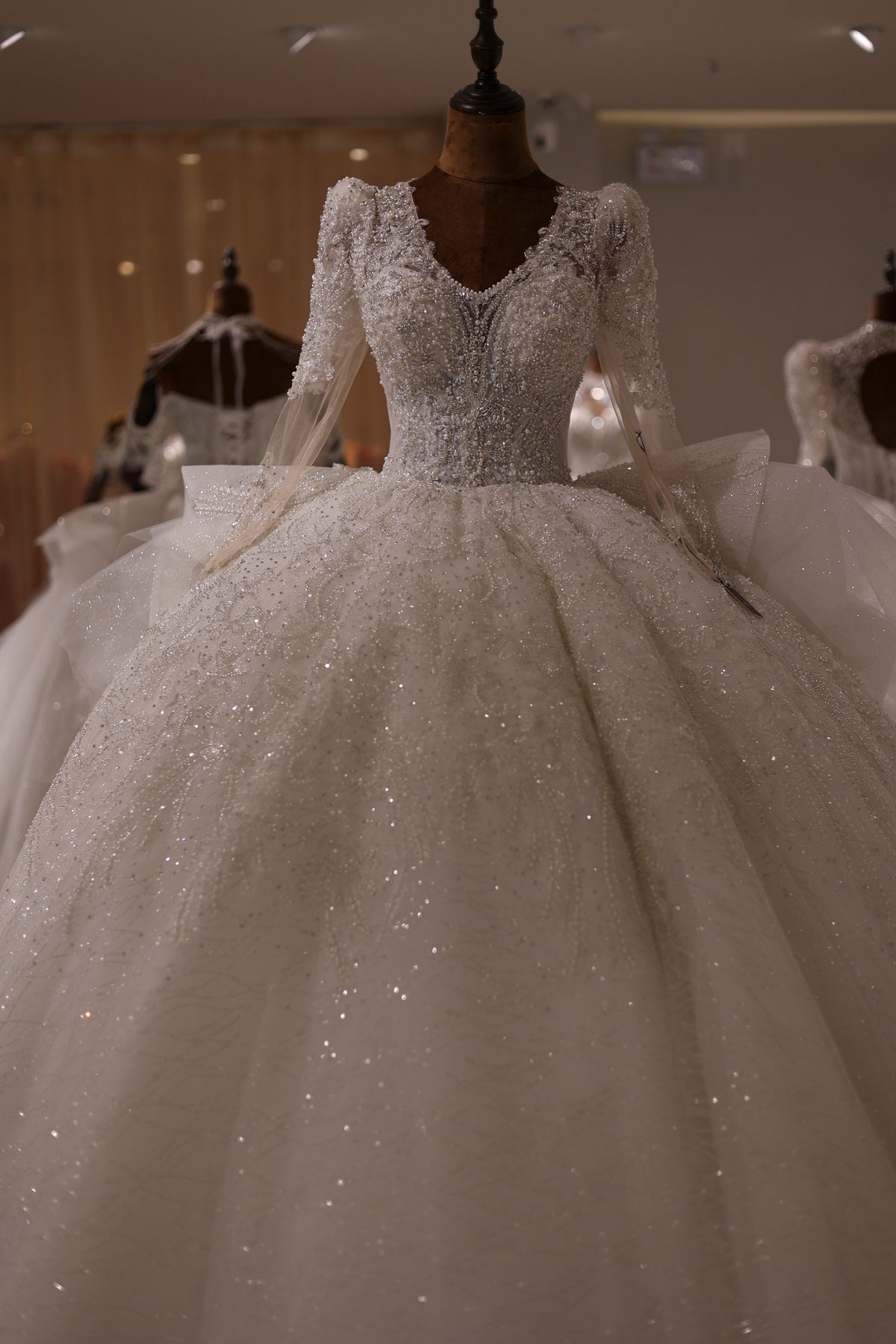 Luxury Ball Gown Crystal Long Sleeves Wedding dress RS012