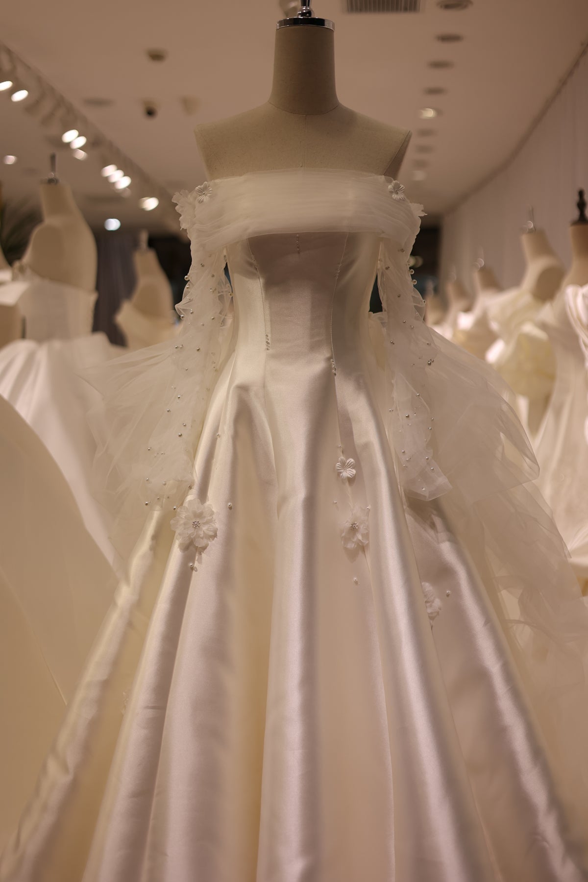 Exquisite 3D Floral Satin Wedding Dress Long Sleeve RS018