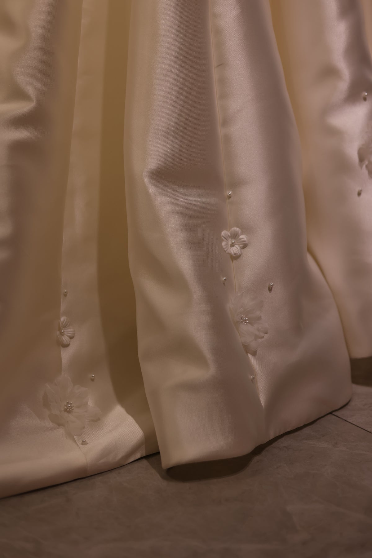 Exquisite 3D Floral Satin Wedding Dress Long Sleeve RS018