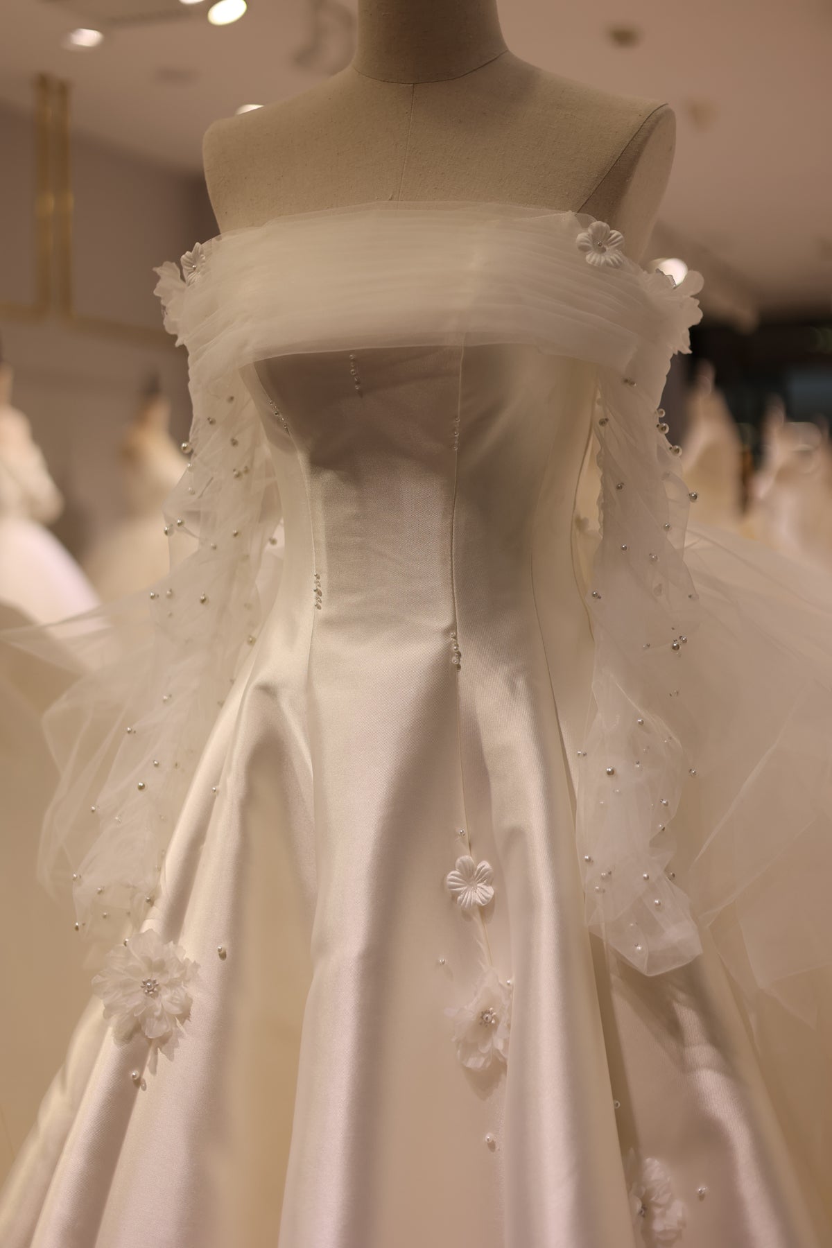 Exquisite 3D Floral Satin Wedding Dress Long Sleeve RS018