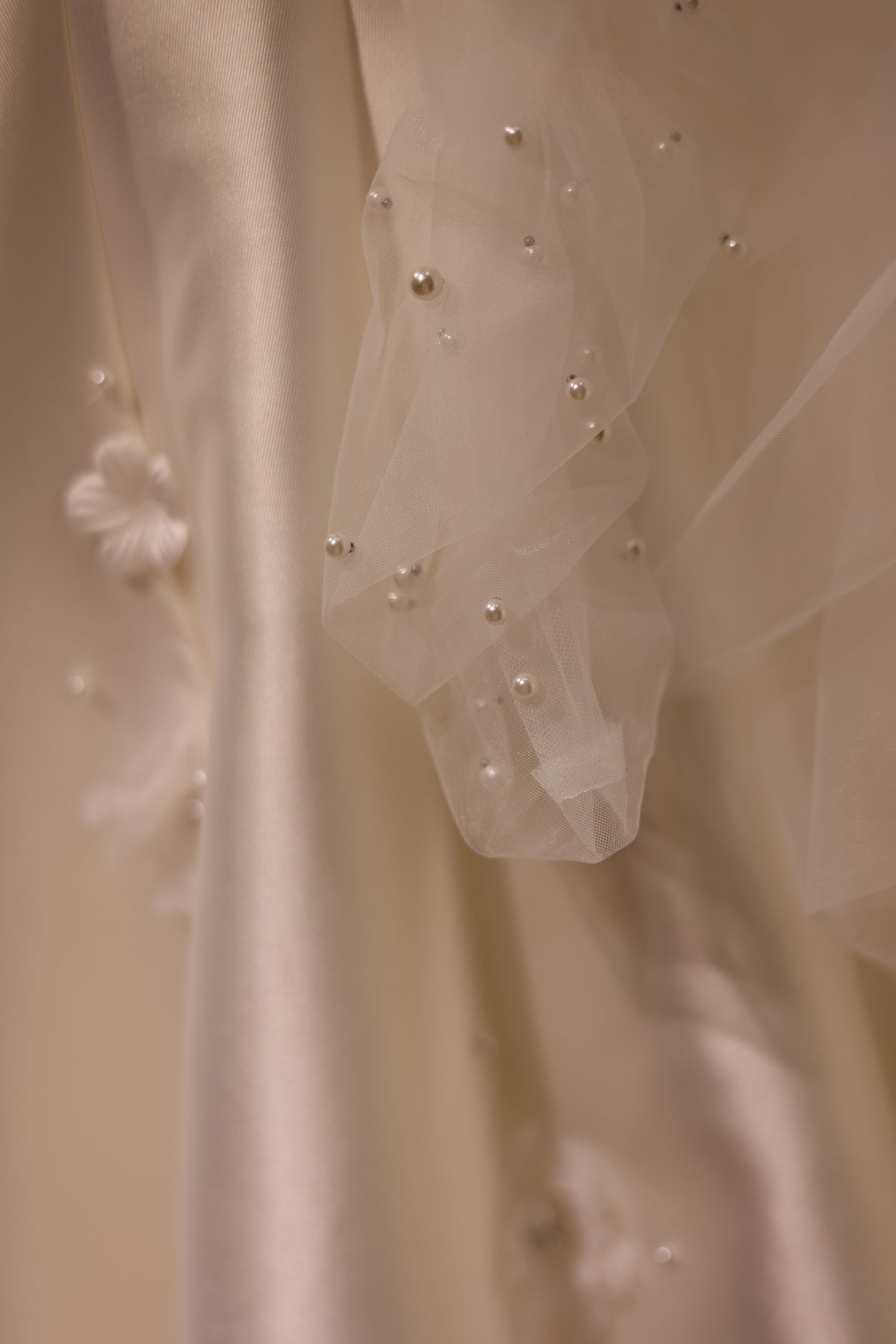 Exquisite 3D Floral Satin Wedding Dress Long Sleeve RS018