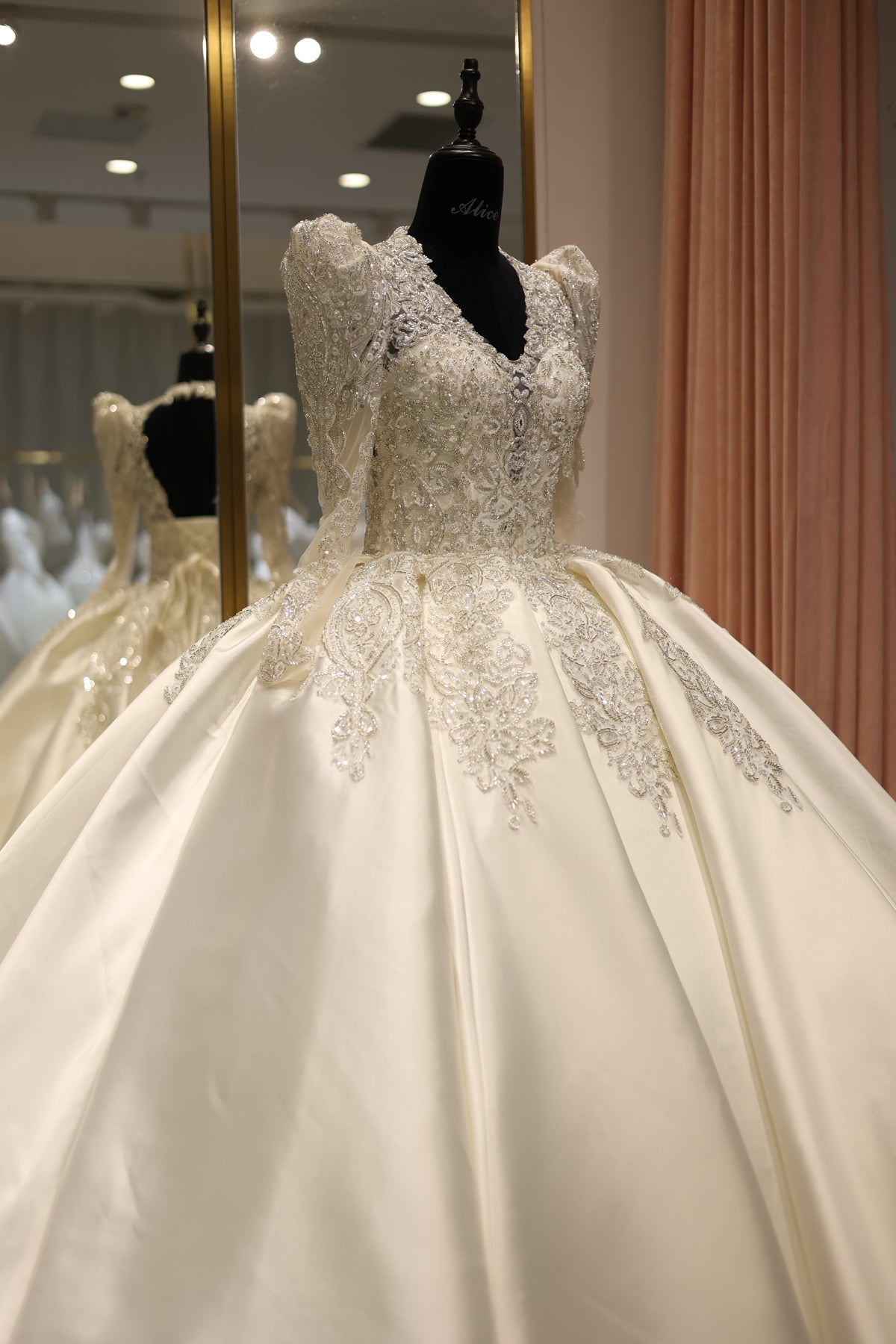 Luxury Crystal Lace V-Neck Long Sleeves Wedding Dress RS024